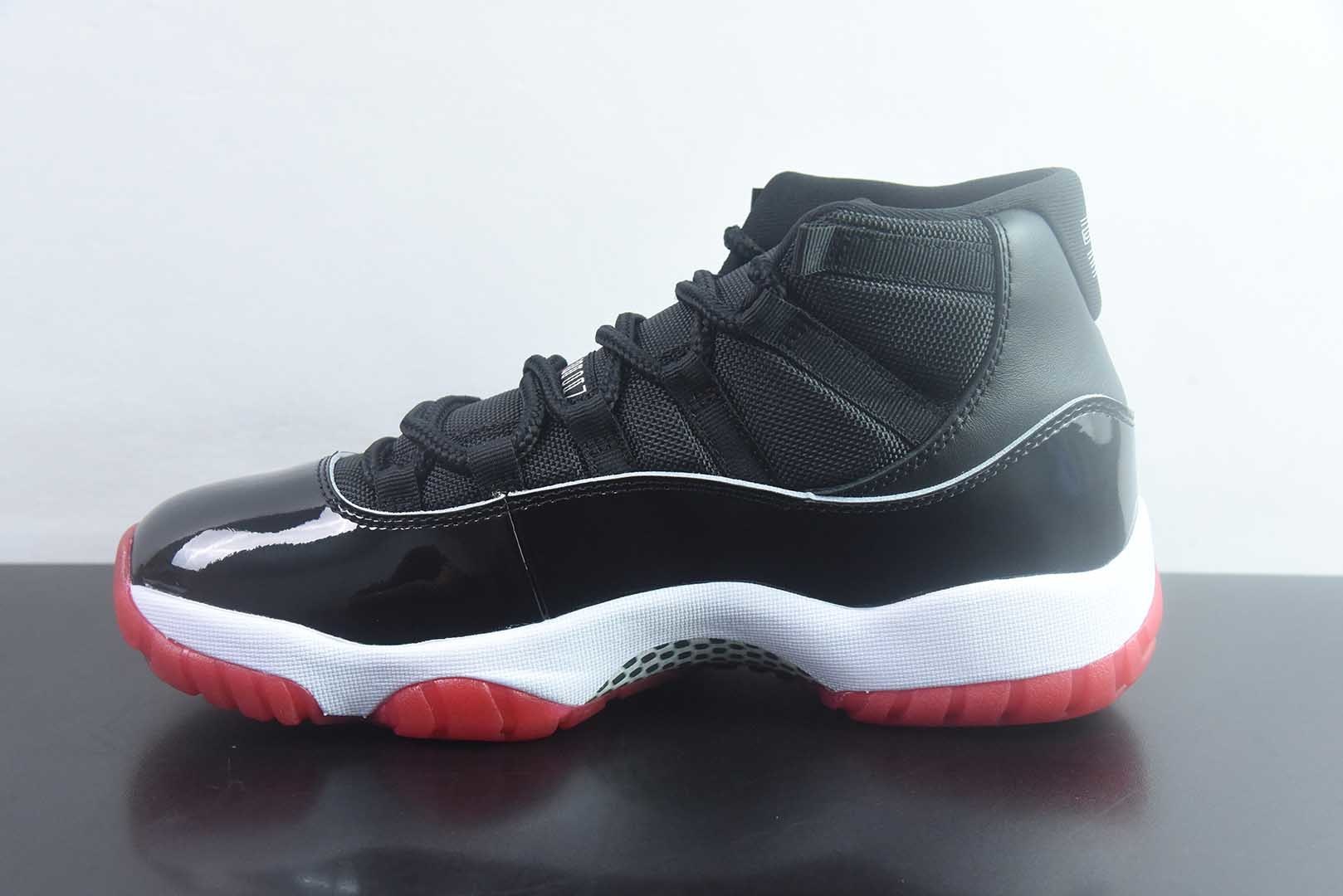 AJ11,Tinker Hatfield 于1995年操刀的里程碑之作,陪伴乔丹95-96赛季复出夺冠、写下72胜10负神话,被鞋圈奉为“正代天花板”。 纯原版本 货号:378037-061 实拍细节图