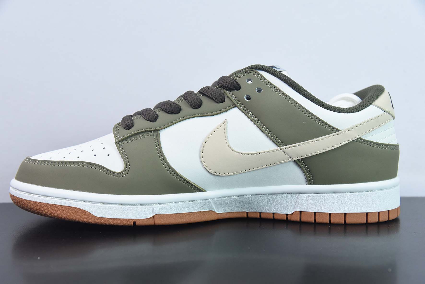 耐克 Nike SB Dunk Low 大友克洋白棕绿 货号：TT3636 006纯原版本 实拍细节图