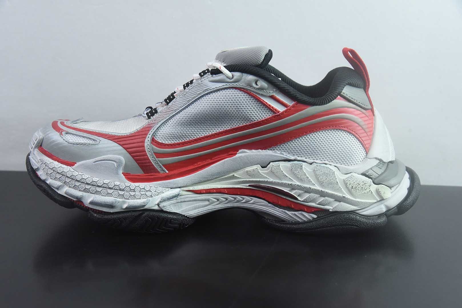 Balenciaga巴黎世家 Triple S .2 Gradient 厚底系带低帮老爹鞋 Balenciaga是由被誉为代表二十世纪的伟大天才设计师 Cristobal Balenciaga 创立的,在品牌创立的大半个世纪以来,巴黎世家一直以时尚、典雅闻名于时装界,它的主题产品有女士和男士提包、机车包、鞋子和时装,在15年王大仁卸任品牌设计师后,品牌的风格发生了翻天覆地的变化,凭借着人气超高的街头风T恤、老爹鞋等迅速霸屏各大时装周和时尚圈。/46 纯原版本 实拍细节图