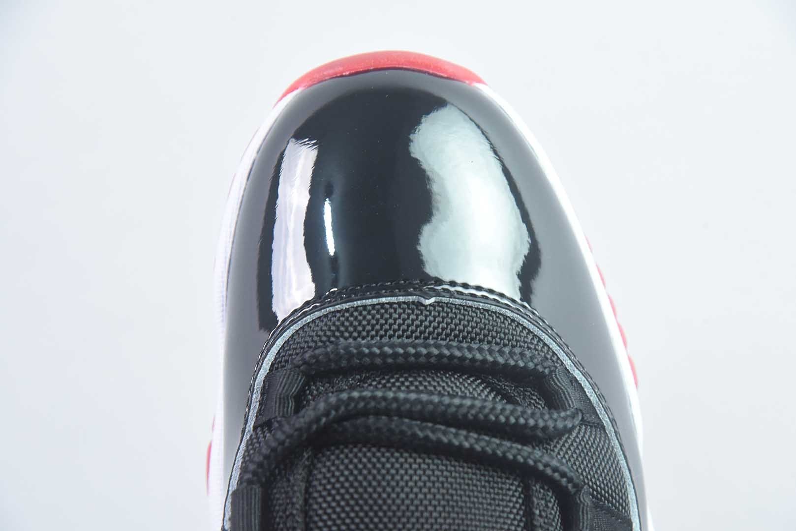 AJ11,Tinker Hatfield 于1995年操刀的里程碑之作,陪伴乔丹95-96赛季复出夺冠、写下72胜10负神话,被鞋圈奉为“正代天花板”。 纯原版本 货号:378037-061 实拍细节图