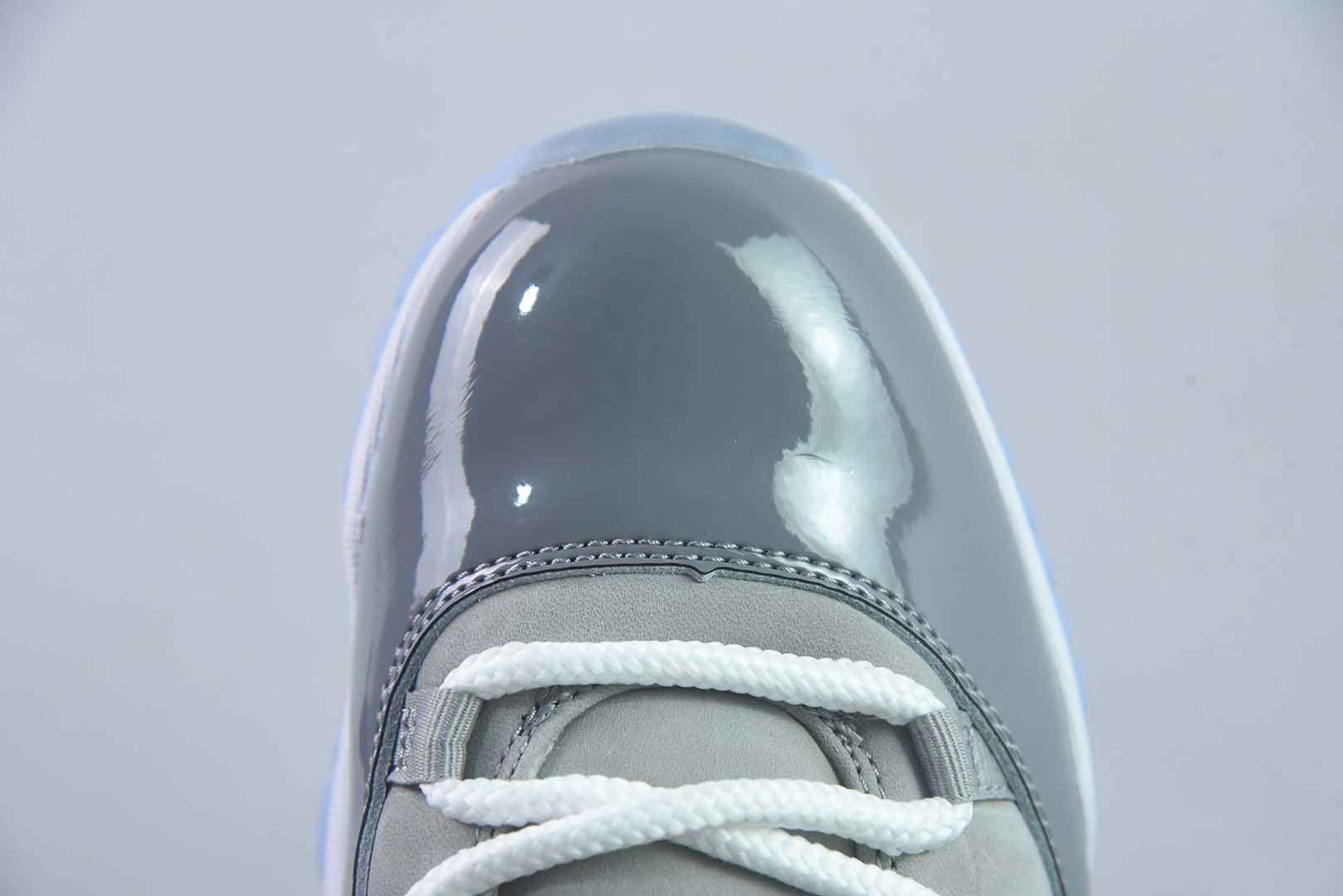 AJ11,Tinker Hatfield 于1995年操刀的里程碑之作,陪伴乔丹95-96赛季复出夺冠、写下72胜10负神话,被鞋圈奉为“正代天花板”。 纯原版本 货号:CT8012-005 实拍细节图