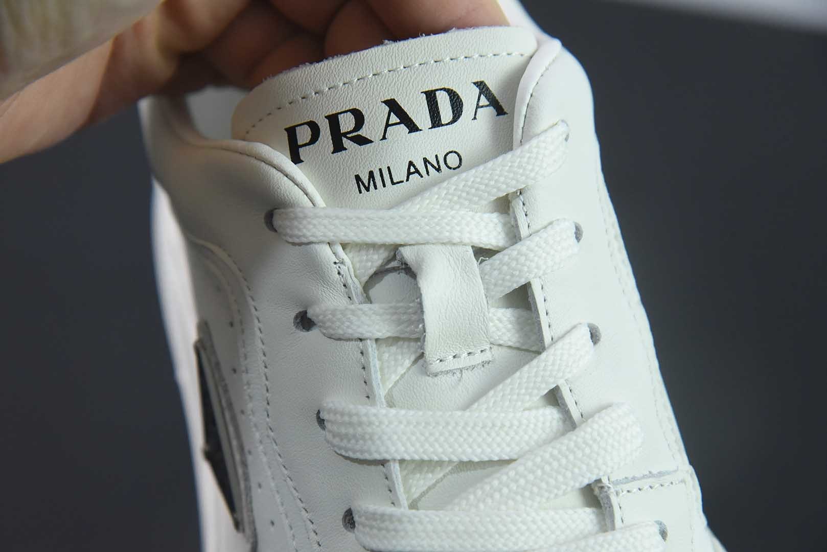 新货PRADA普拉达小白鞋厚底徽标系带运动休闲男鞋系列 纯原版本 实拍细节图