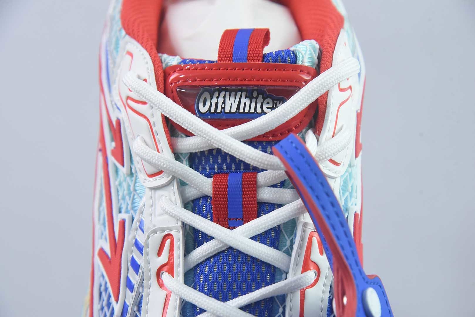 OFF-WHITE OW运动鞋 春夏走秀款球鞋 所有配件均通过定做出产正品裁片 原版比例大箭头定制网眼布双拼牛皮进口机 纯原版本 实拍细节图