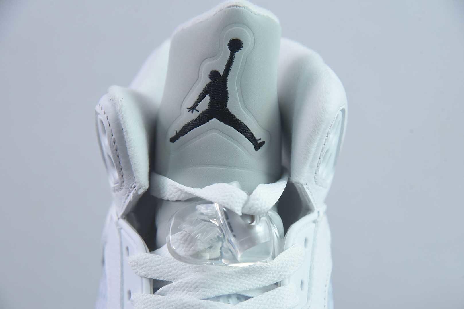 Jordan 乔丹 Air Jordan 5 舒适贴合 复古篮球鞋 男款 货号:HQ7978-103 白银 纯原版本 实拍细节图