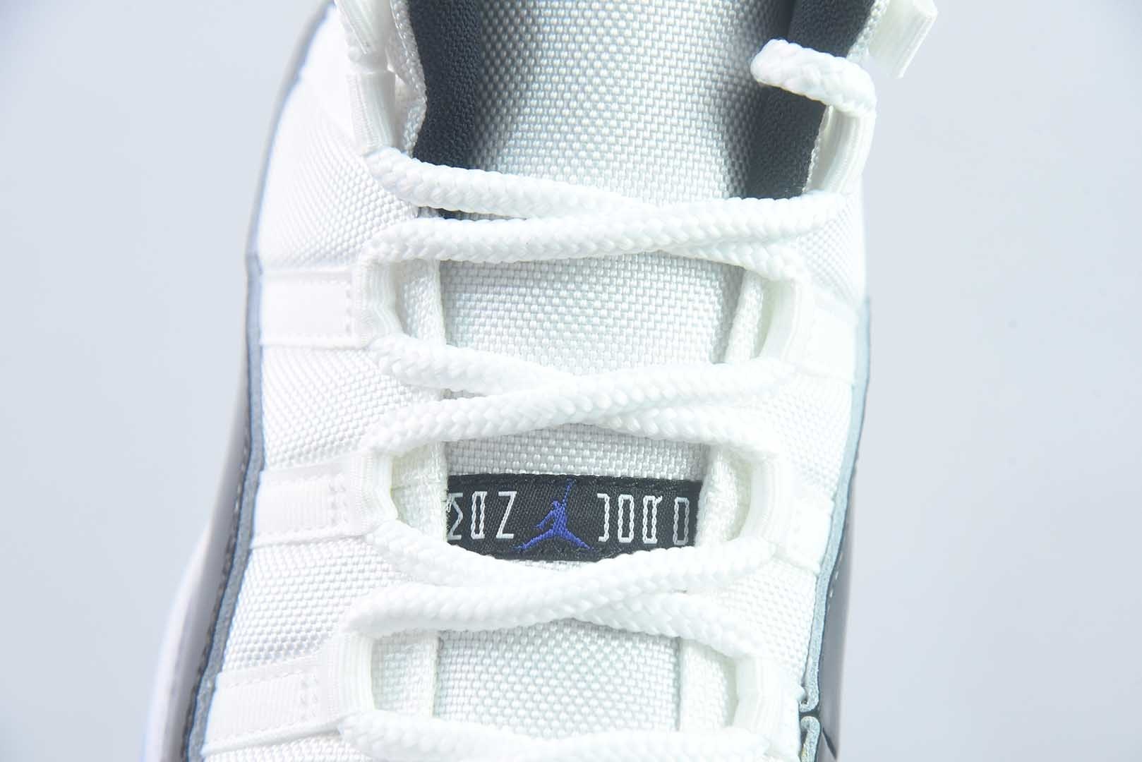 AJ11,Tinker Hatfield 于1995年操刀的里程碑之作,陪伴乔丹95-96赛季复出夺冠、写下72胜10负神话,被鞋圈奉为“正代天花板”。 纯原版本 货号:378037-100 实拍细节图