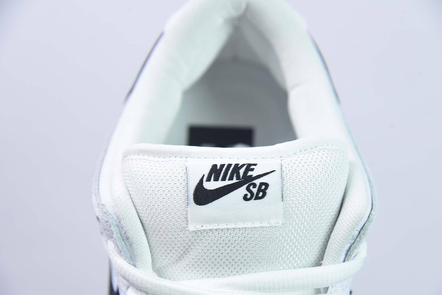 纯原版 耐克 Nike Dunk Sb Low Pro Iso White Gum 白黑生胶小白鞋新款复古低帮板鞋货号:CD2563-101 实拍细节图