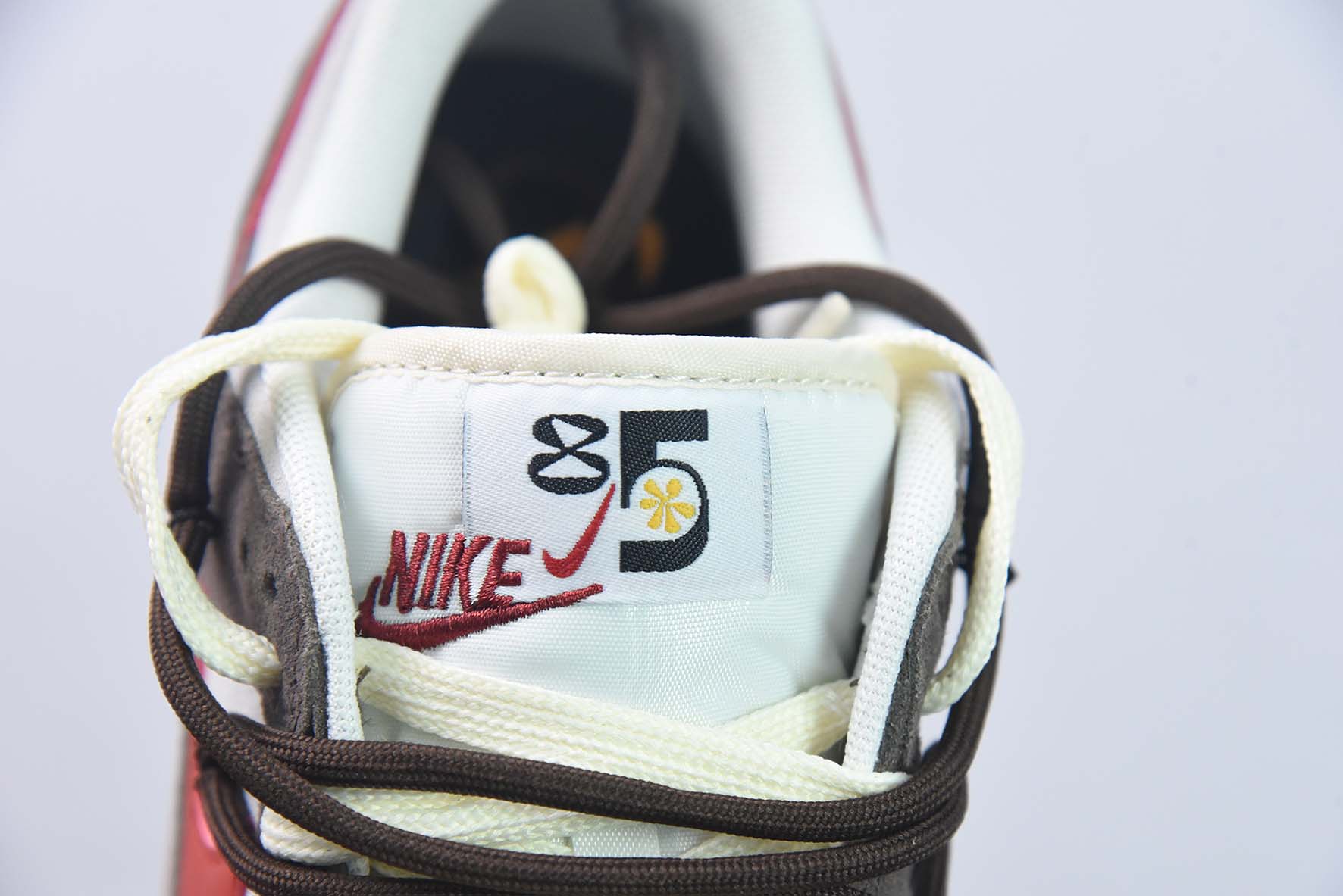 耐克 Nike SB Dunk Low "85" 灰红 双勾绑带 SB低帮运动休闲板鞋 货号:DO9457-142纯原版本 实拍细节图