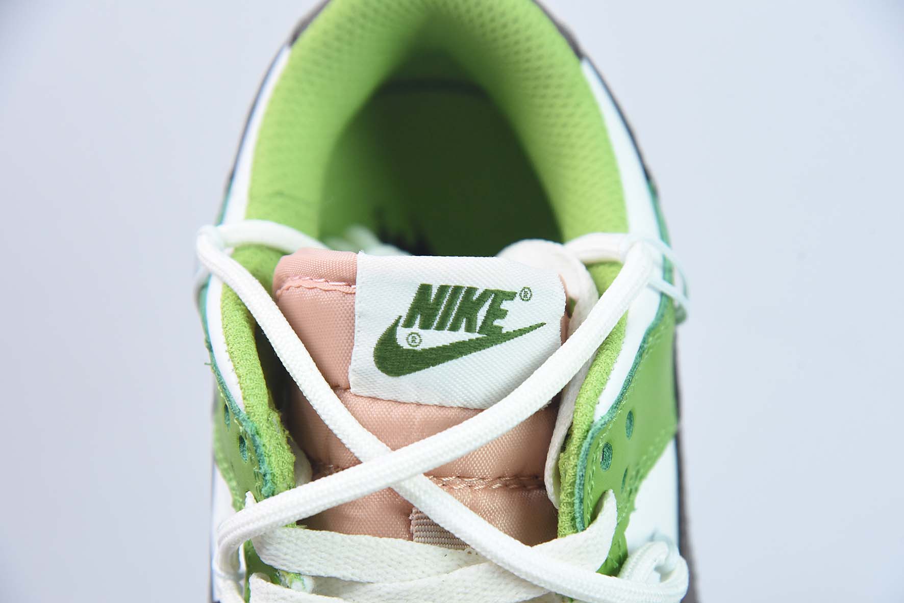 耐克 Nike SB Dunk Low 解构抽绳低帮 绑带 白绿色 印花 货号：DV9108 711-69纯原版本 实拍细节图