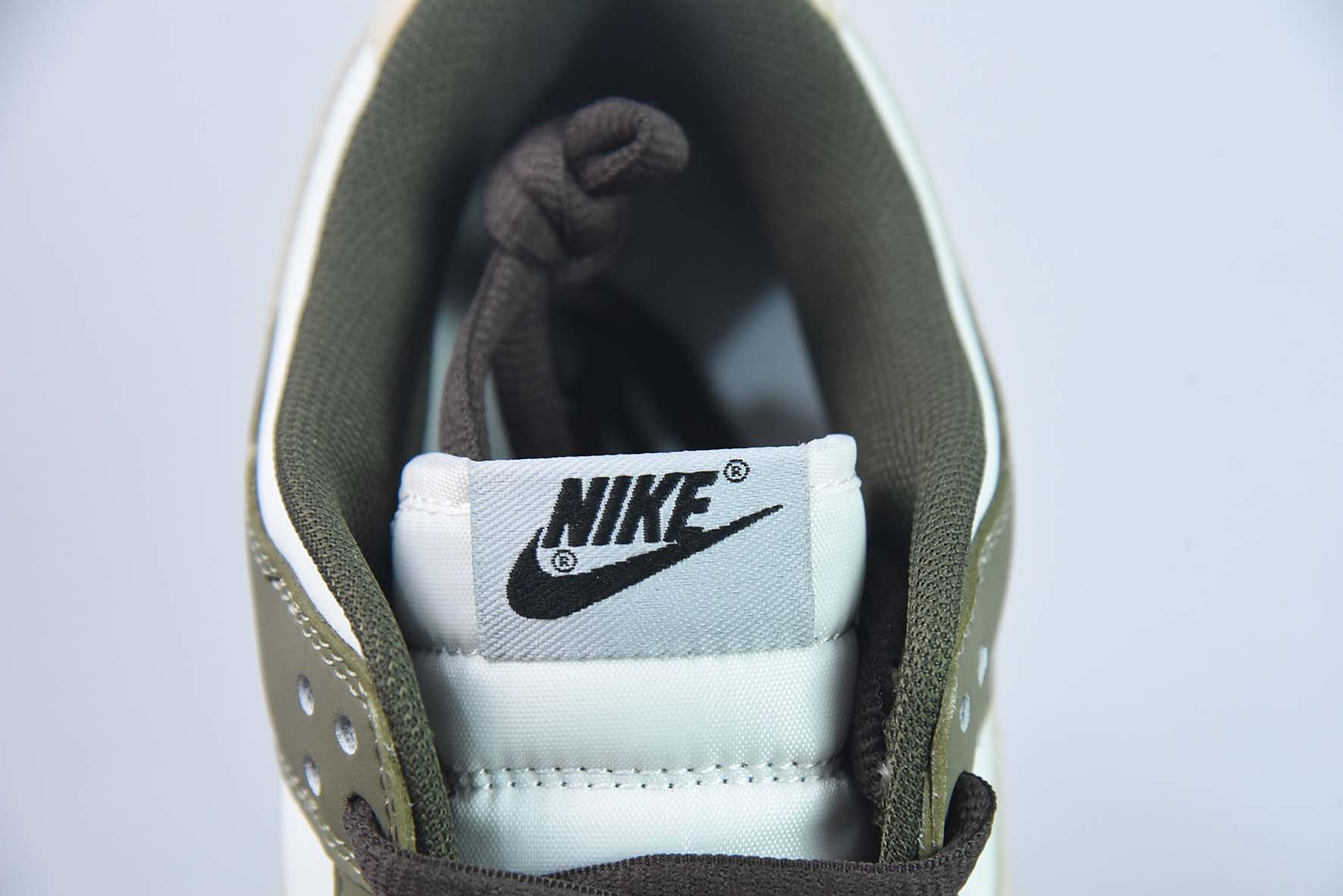 耐克 Nike SB Dunk Low 大友克洋白棕绿 货号：TT3636 006纯原版本 实拍细节图
