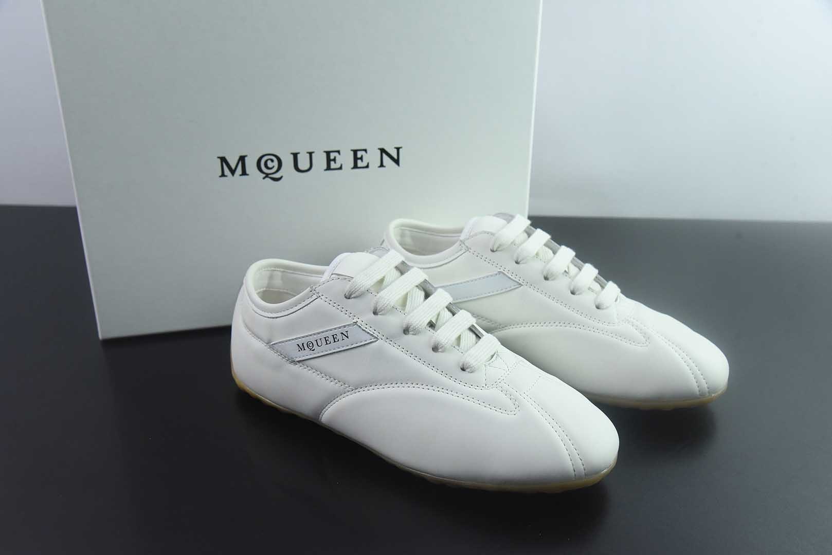MQ 麦昆 Boxe 麂皮 圆头撞色裁片 德训鞋 白色 纯原版本 主图