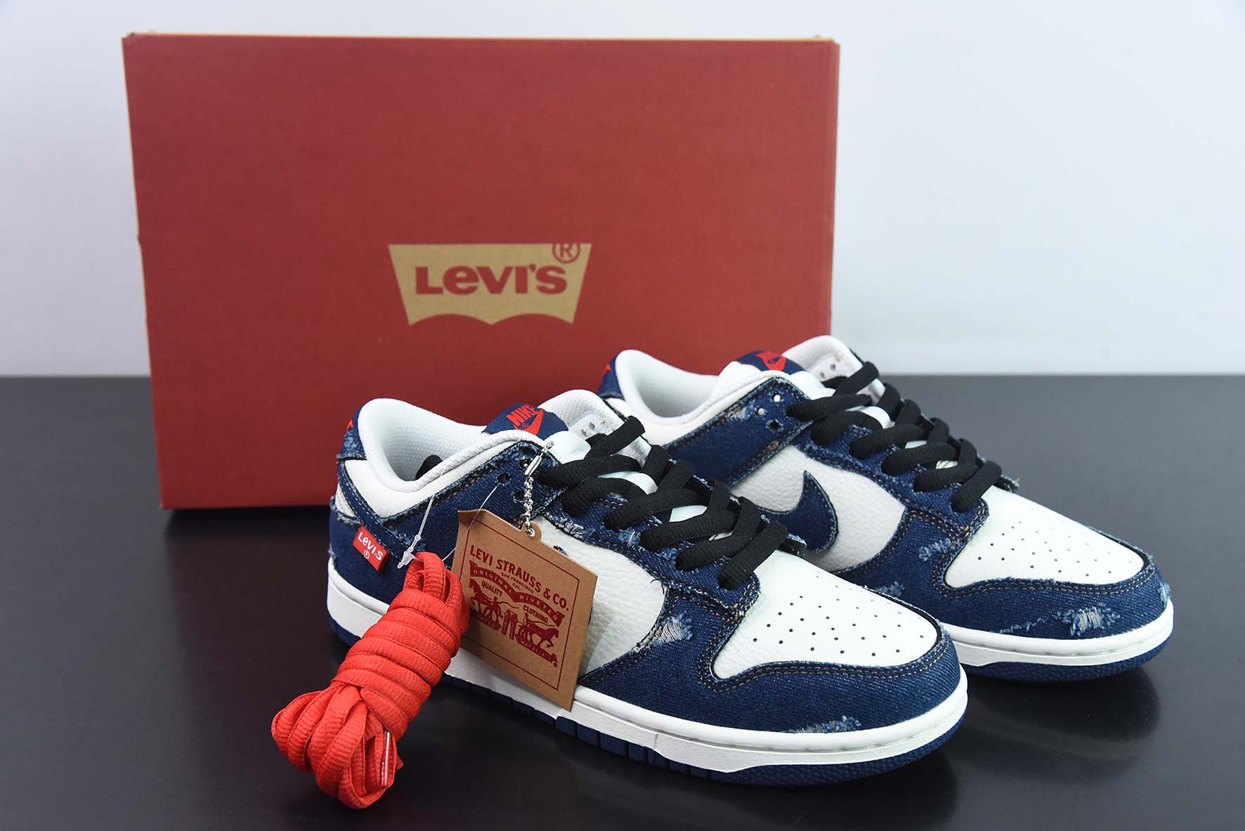 李维斯Levi's x 耐克 Nike DUNK SB LOW “拼接米白深蓝磨破牛仔布”货号:LE0021-001纯原版本 主图