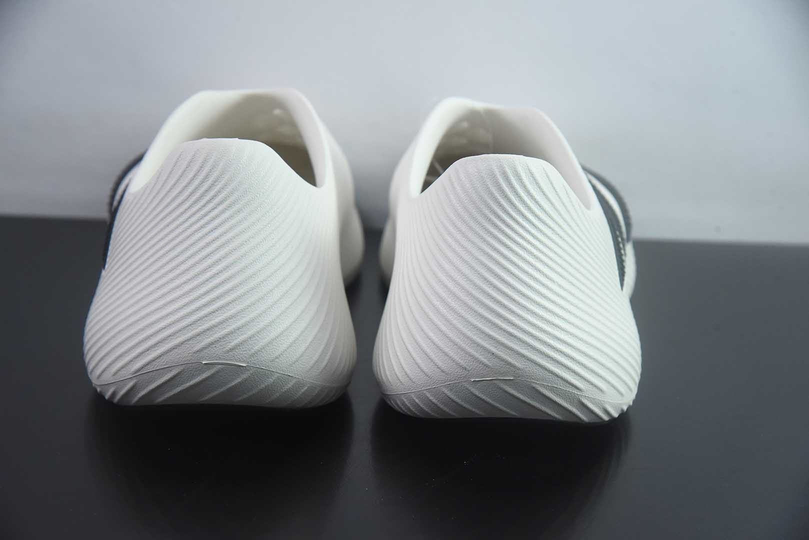 阿迪达斯 adidas Purechill 舒适贴合 生活休闲鞋 男女同款 货号：白黑KI0066纯原版本 实拍细节图
