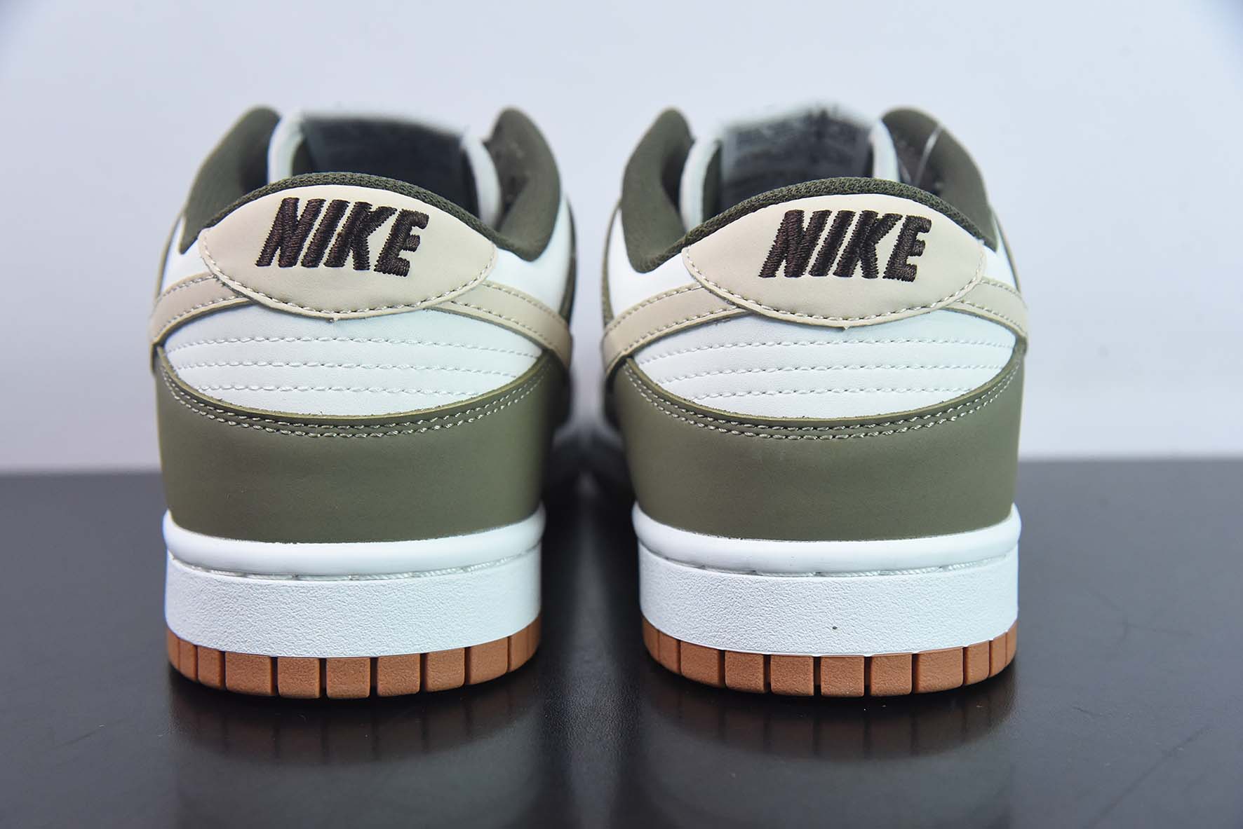耐克 Nike SB Dunk Low 大友克洋白棕绿 货号：TT3636 006纯原版本 实拍细节图