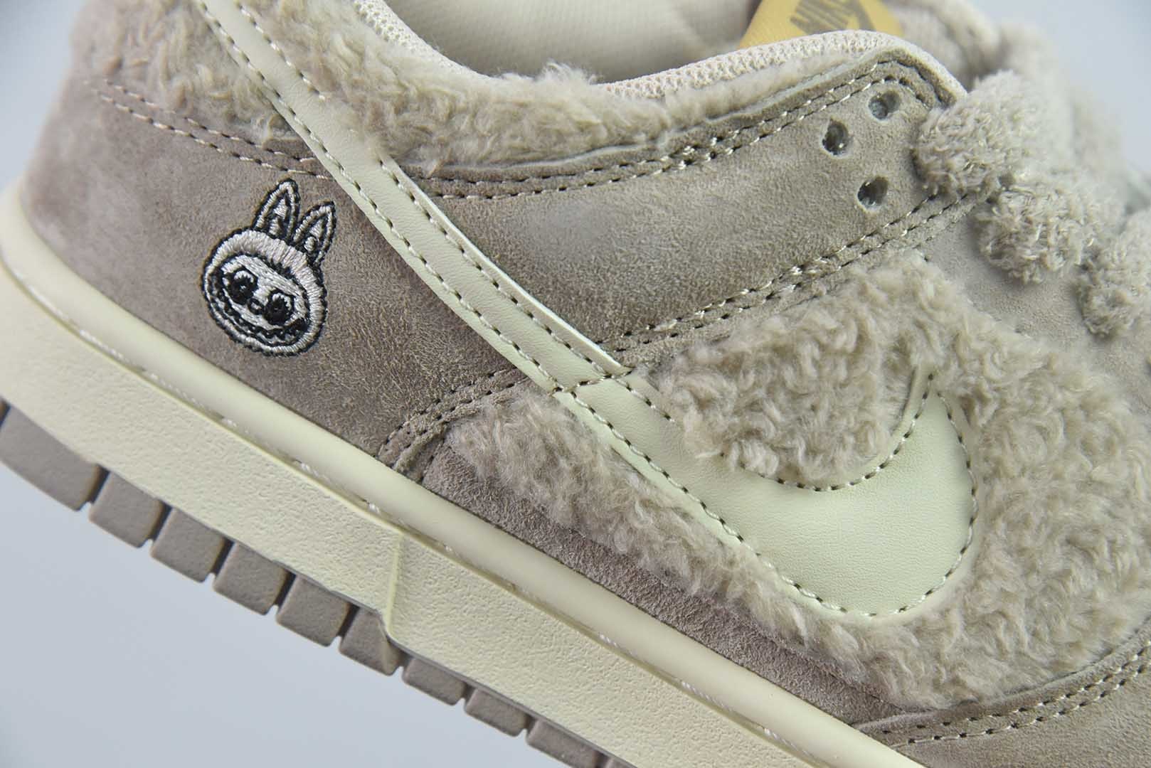 耐克 Nike SB Dunk Low x Labubu 拉布布联名   纯原版本 实拍细节图