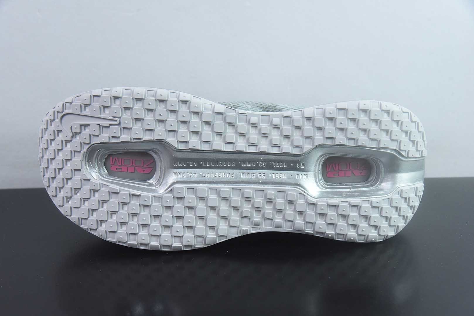 耐克 Nike Vomero Premium Fleur De Lis 灰银配色 女款缓震跑步鞋 纯原版本 货号：IQ0028-001 实拍细节图