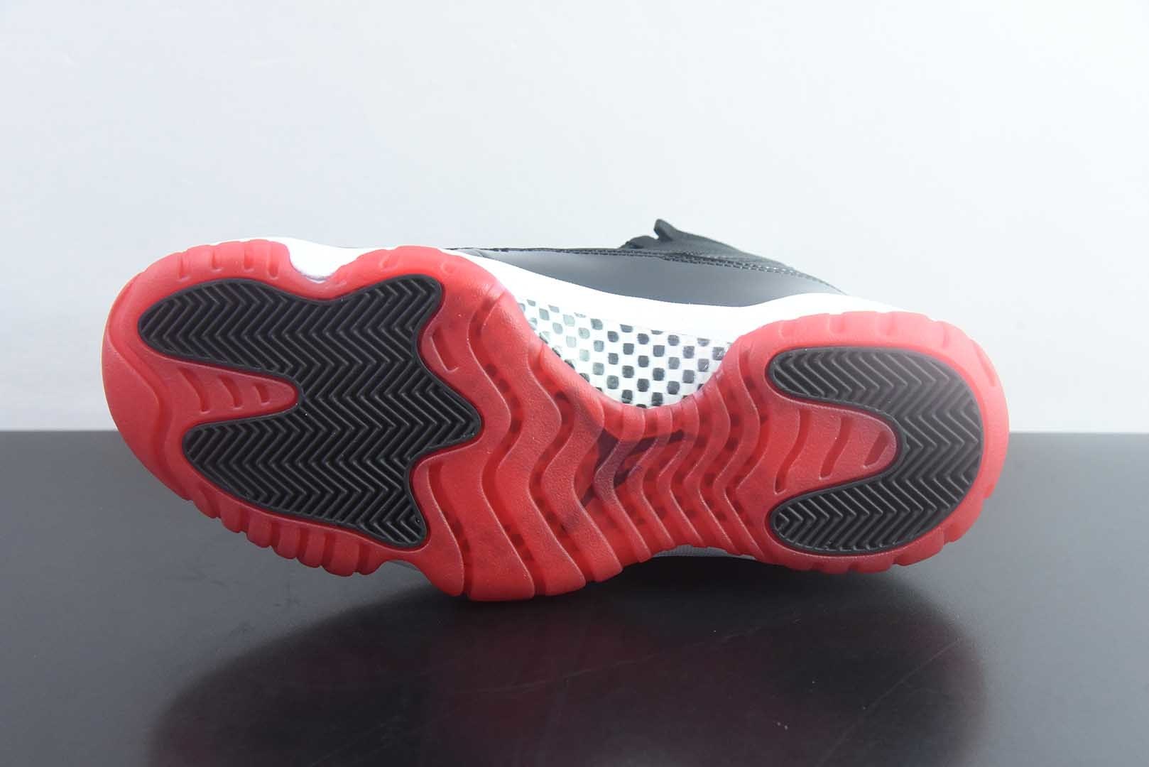 AJ11,Tinker Hatfield 于1995年操刀的里程碑之作,陪伴乔丹95-96赛季复出夺冠、写下72胜10负神话,被鞋圈奉为“正代天花板”。 纯原版本 货号:378037-061 实拍细节图
