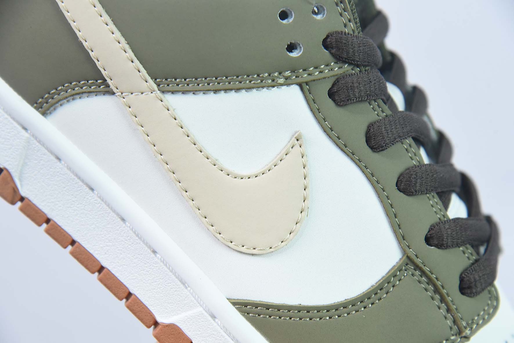 耐克 Nike SB Dunk Low 大友克洋白棕绿 货号：TT3636 006纯原版本 实拍细节图