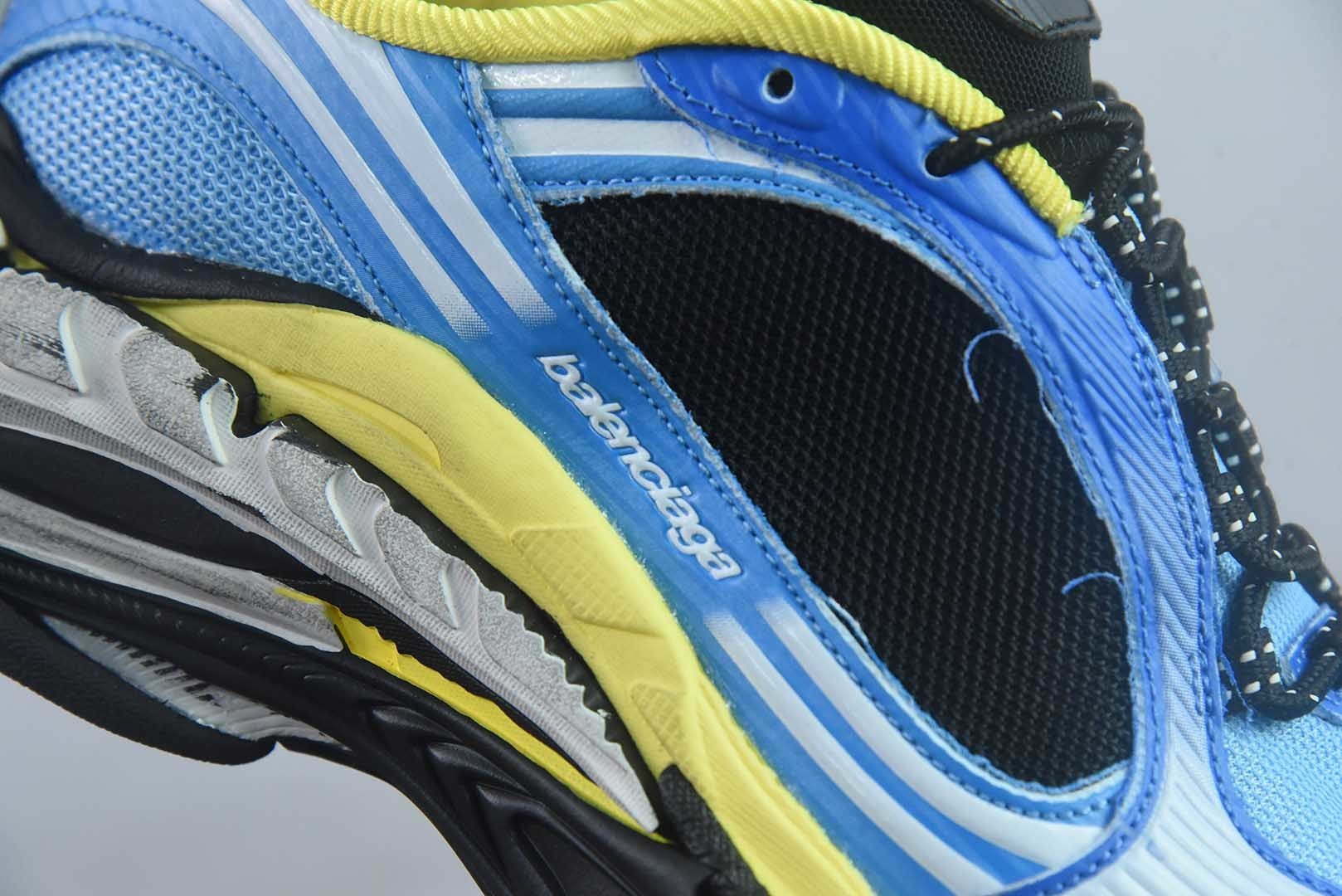 Balenciaga巴黎世家24代 Triple S .2 灰白 低帮 老爹鞋 市场老牌巴黎世家大厂出品 纯原版本 货号:865849WTR2G1800 实拍细节图