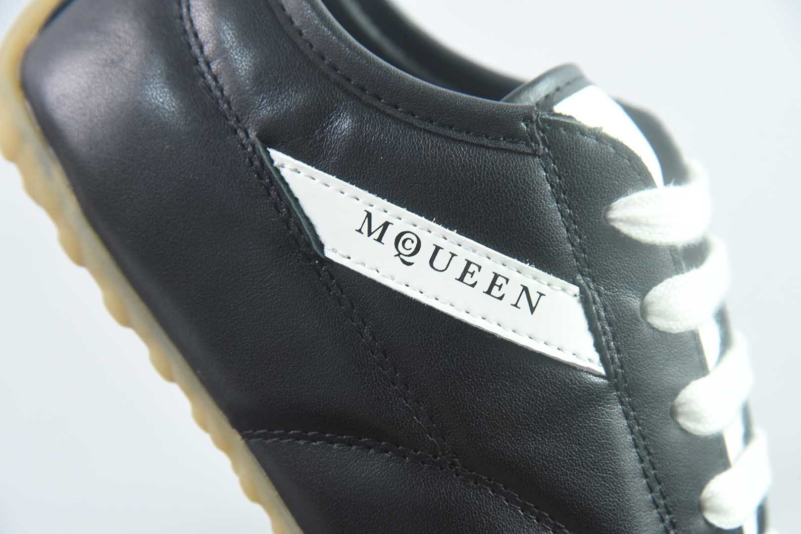 MQ 麦昆 Boxe 麂皮 圆头撞色裁片 德训鞋 黑白 纯原版本 实拍细节图