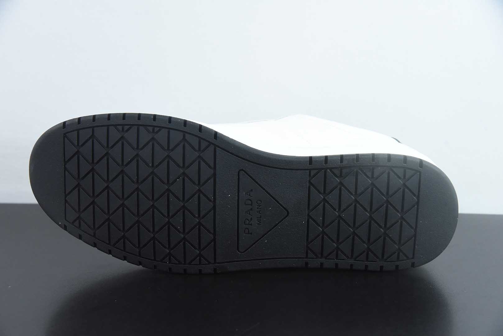 普拉达 PRADA Downtown Bold 徽标印花圆头系带低帮板鞋 5cm 女款 纯原版本 货号:BPL23771453 实拍细节图