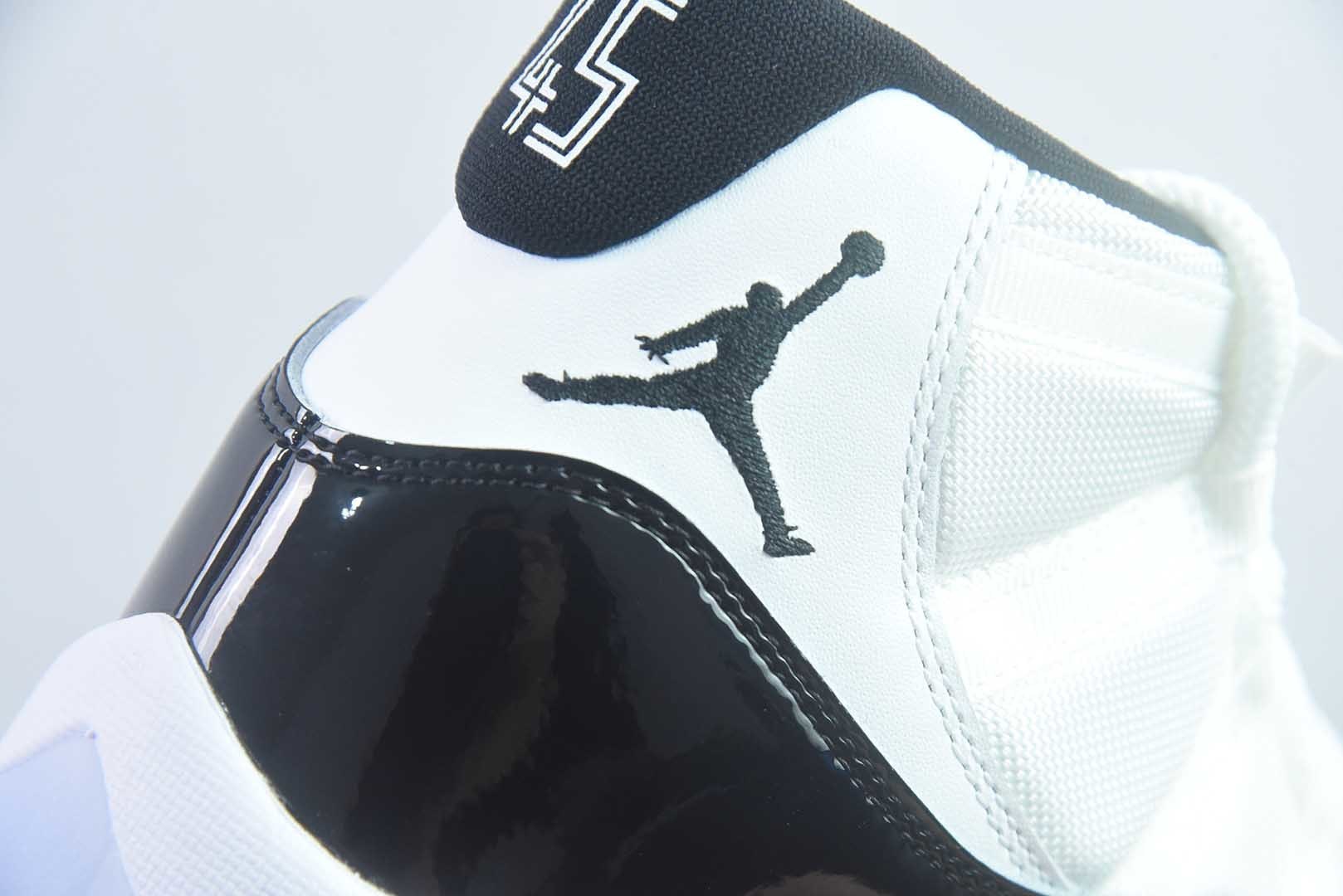 AJ11,Tinker Hatfield 于1995年操刀的里程碑之作,陪伴乔丹95-96赛季复出夺冠、写下72胜10负神话,被鞋圈奉为“正代天花板”。 纯原版本 货号:378037-100 实拍细节图