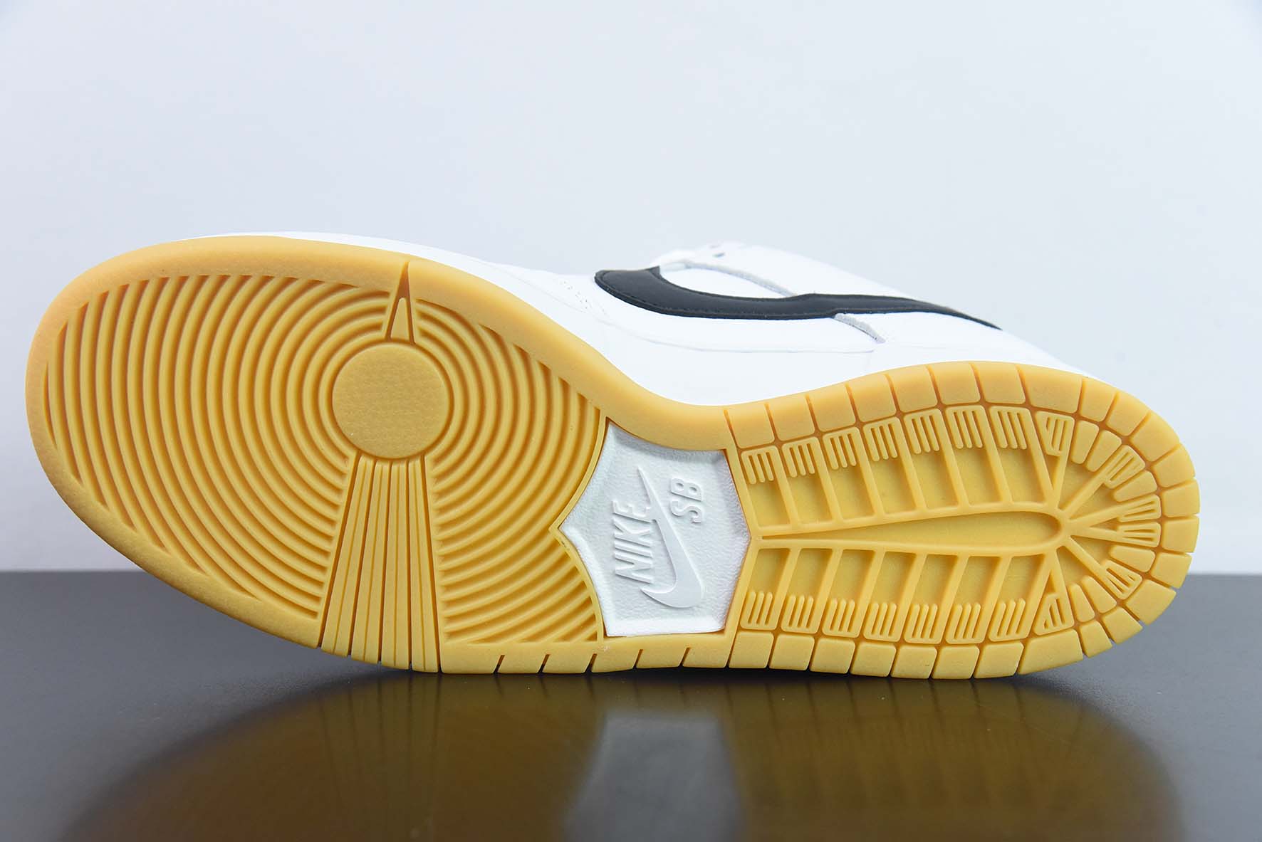 纯原版 耐克 Nike Dunk Sb Low Pro Iso White Gum 白黑生胶小白鞋新款复古低帮板鞋货号:CD2563-101 实拍细节图