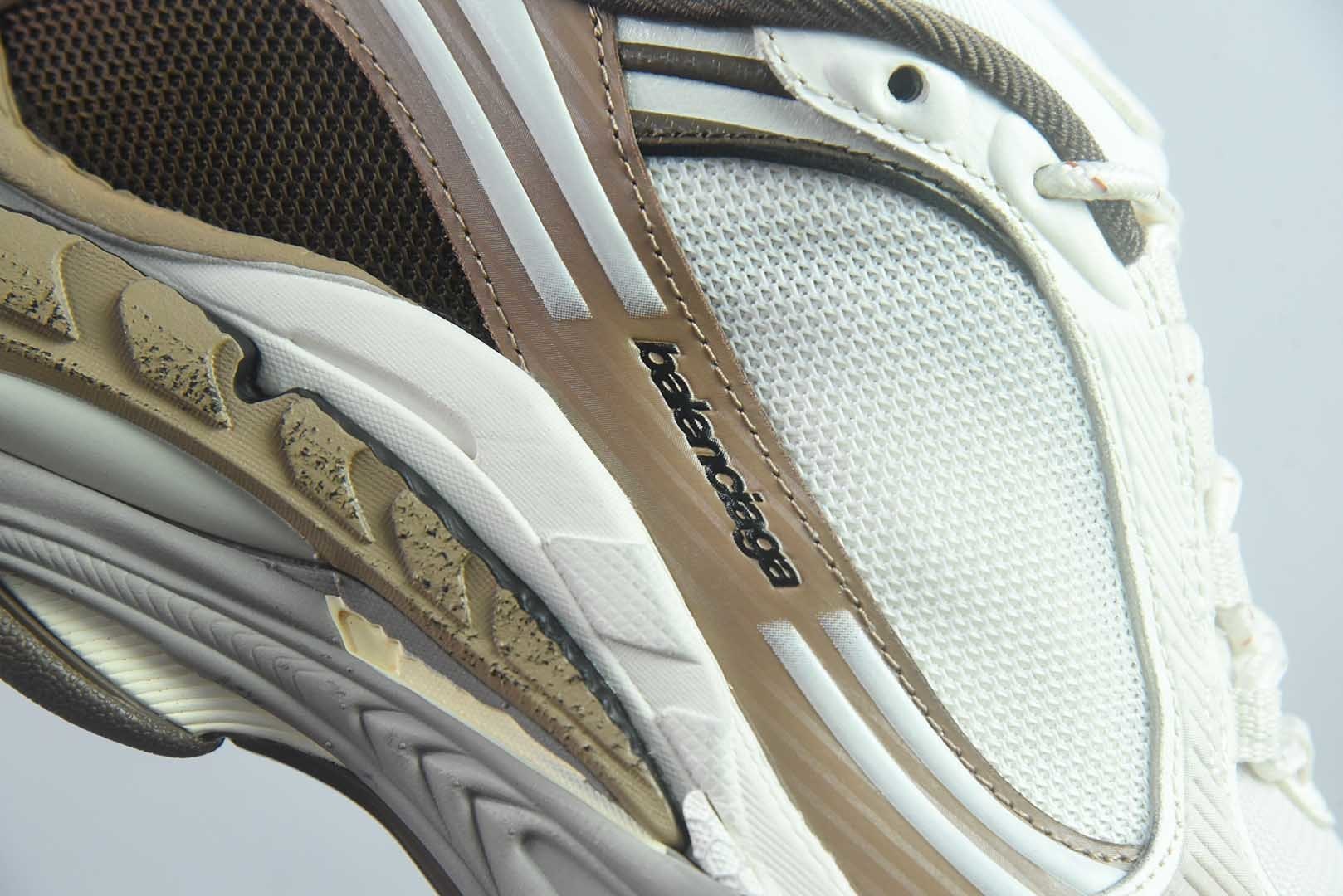 OK版Balenciaga 巴黎世家 二十四代 Triple S .2Gradient 厚底系带低帮老爹鞋 货号:865849-WTRS2-2290 纯原版本 实拍细节图