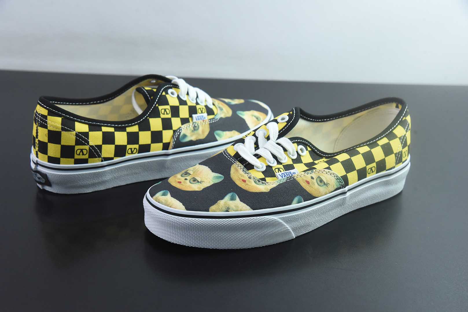 Valentino华伦天奴 x Vans 联名款黑黄棋盘格低帮休闲硫化帆布鞋纯原版本 货号:YS0M2ЗHPJBAH 实拍细节图