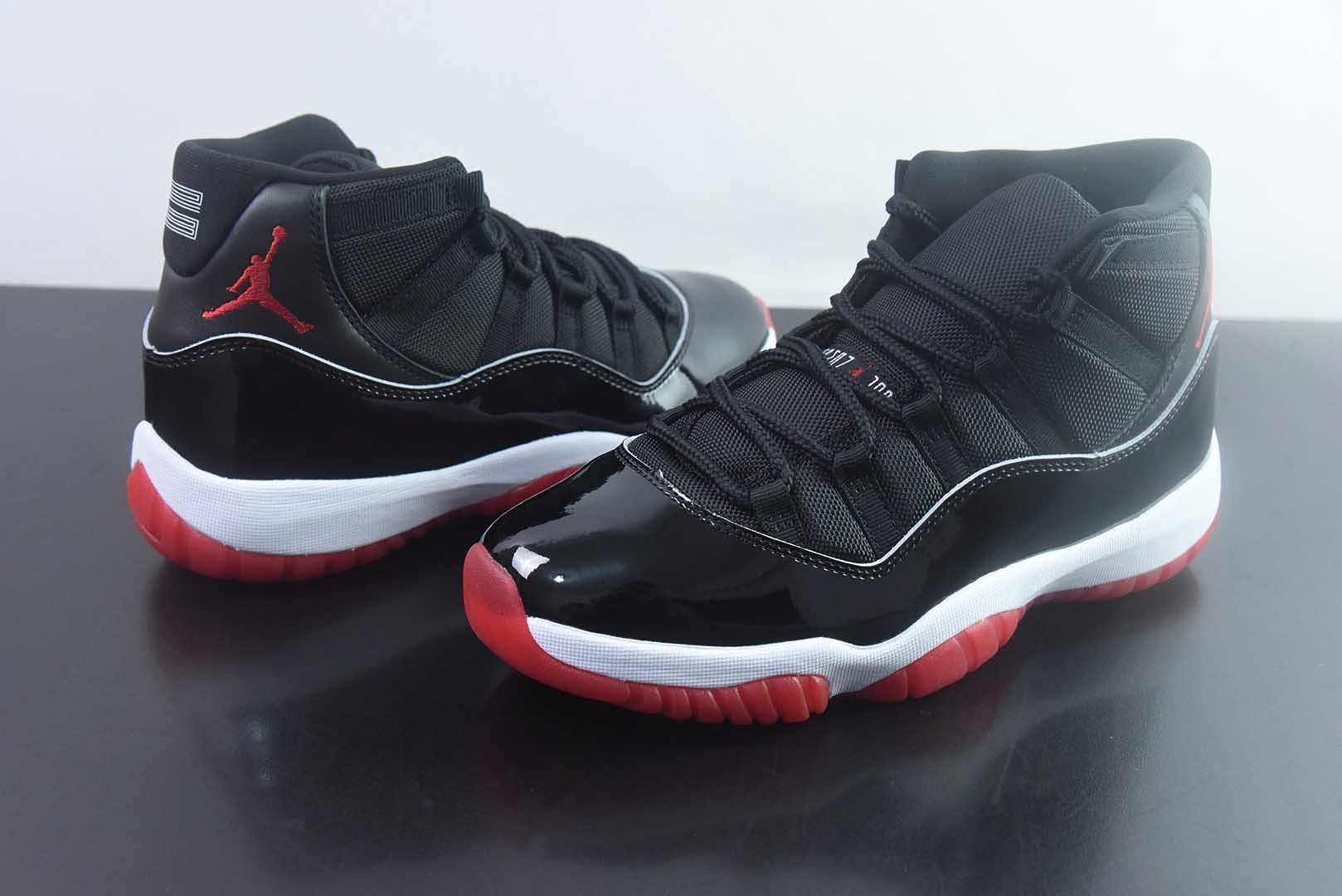 AJ11,Tinker Hatfield 于1995年操刀的里程碑之作,陪伴乔丹95-96赛季复出夺冠、写下72胜10负神话,被鞋圈奉为“正代天花板”。 纯原版本 货号:378037-061 实拍细节图