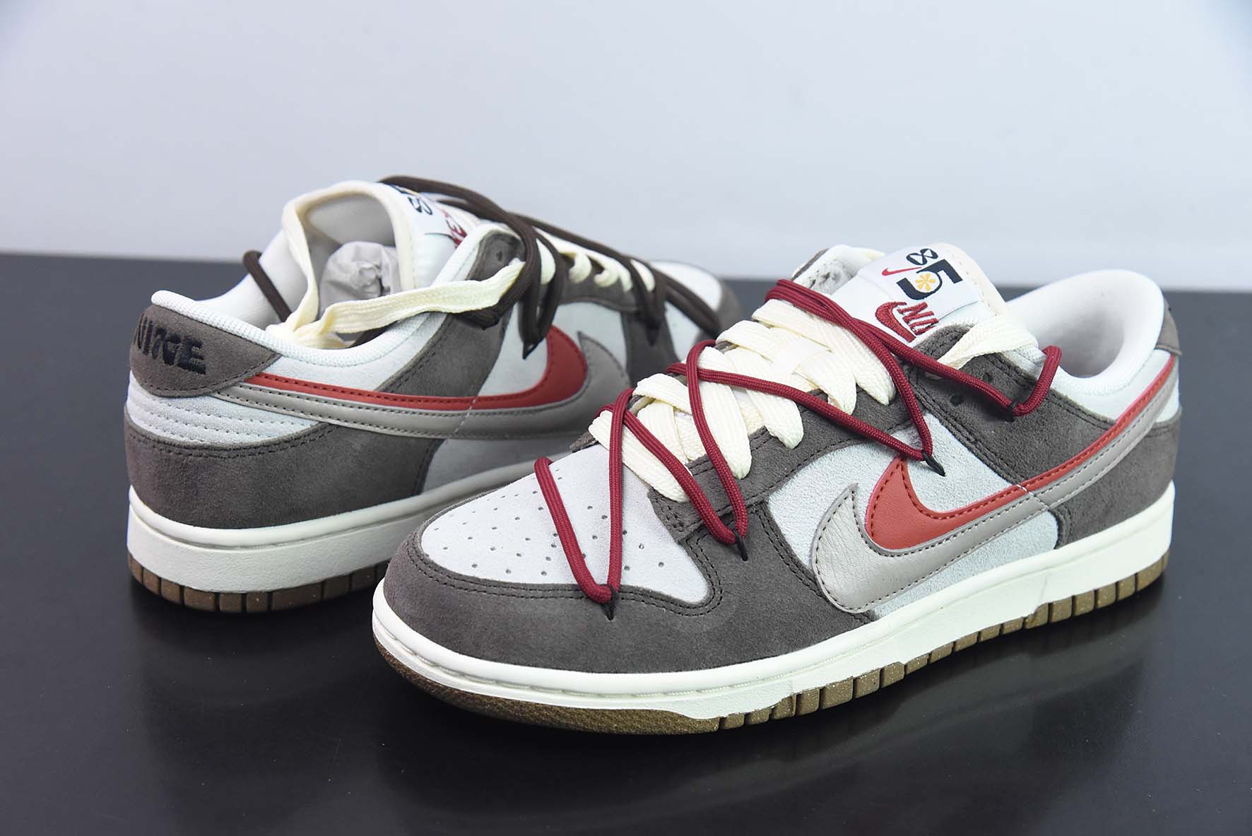 耐克 Nike SB Dunk Low "85" 灰红 双勾绑带 SB低帮运动休闲板鞋 货号:DO9457-142纯原版本 实拍细节图