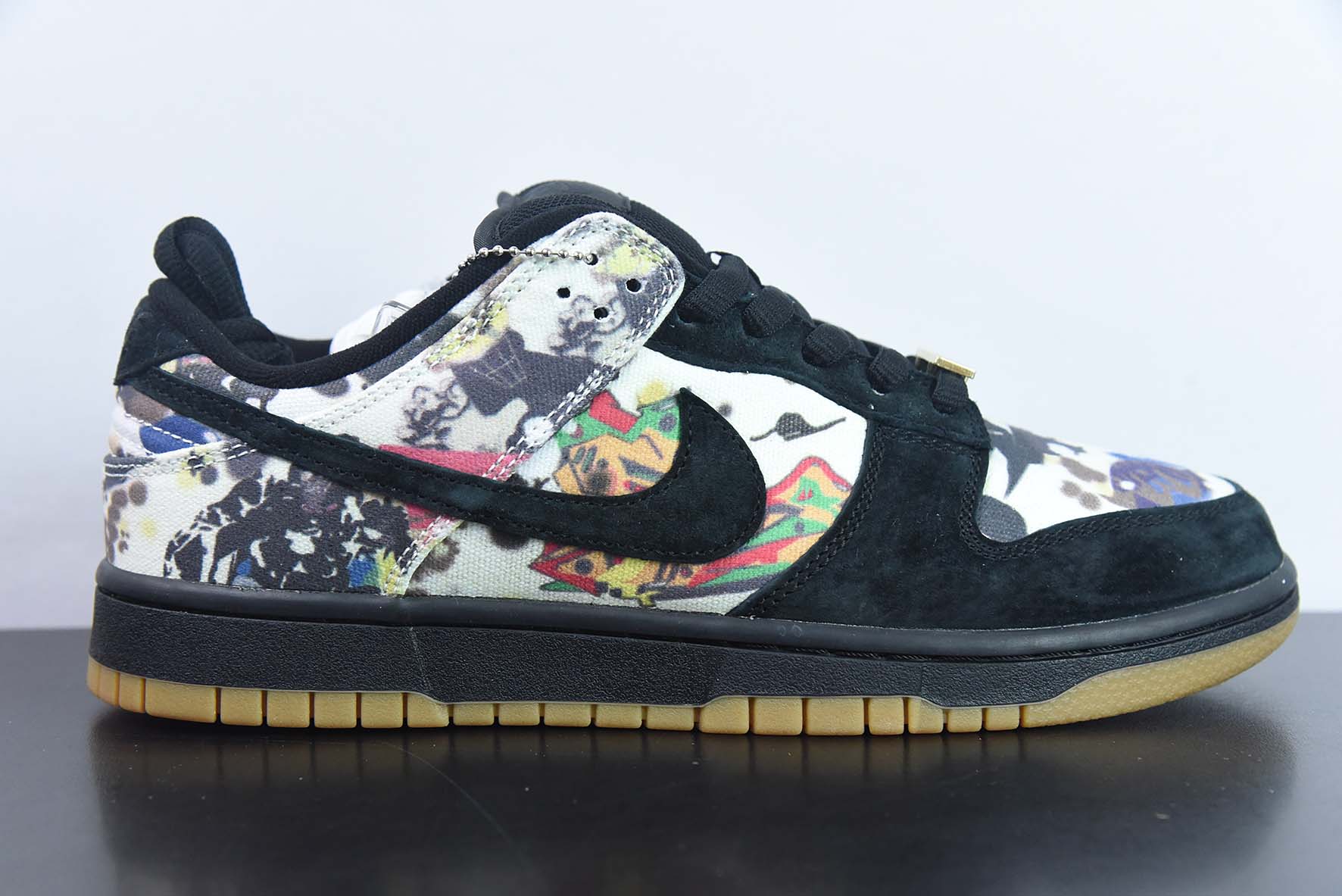 耐克 Nike SB Zoom Dunk Low 涂鸦 黑色低帮休闲板鞋 纯原版本 货号：FD8778-001 实拍细节图