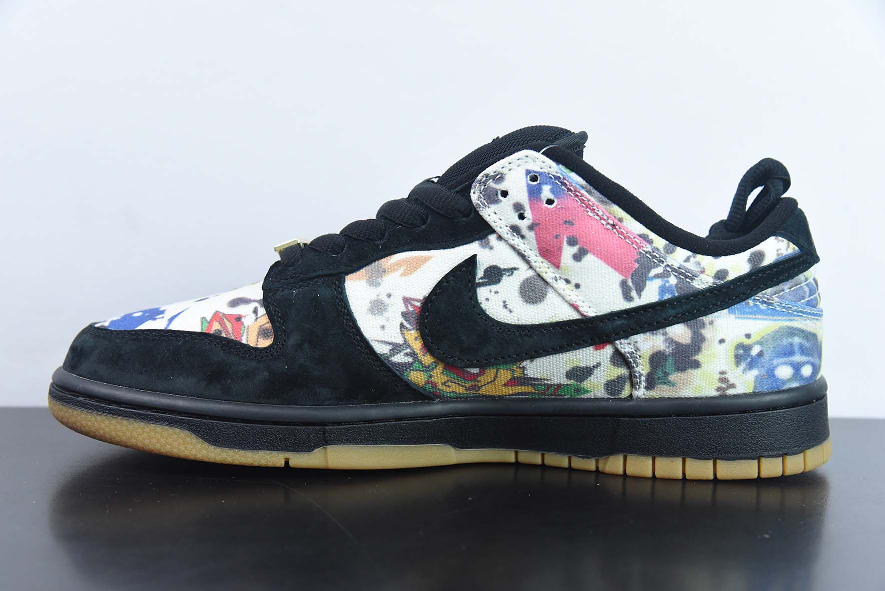 耐克 Nike SB Zoom Dunk Low 涂鸦 黑色低帮休闲板鞋 纯原版本 货号：FD8778-001 实拍细节图