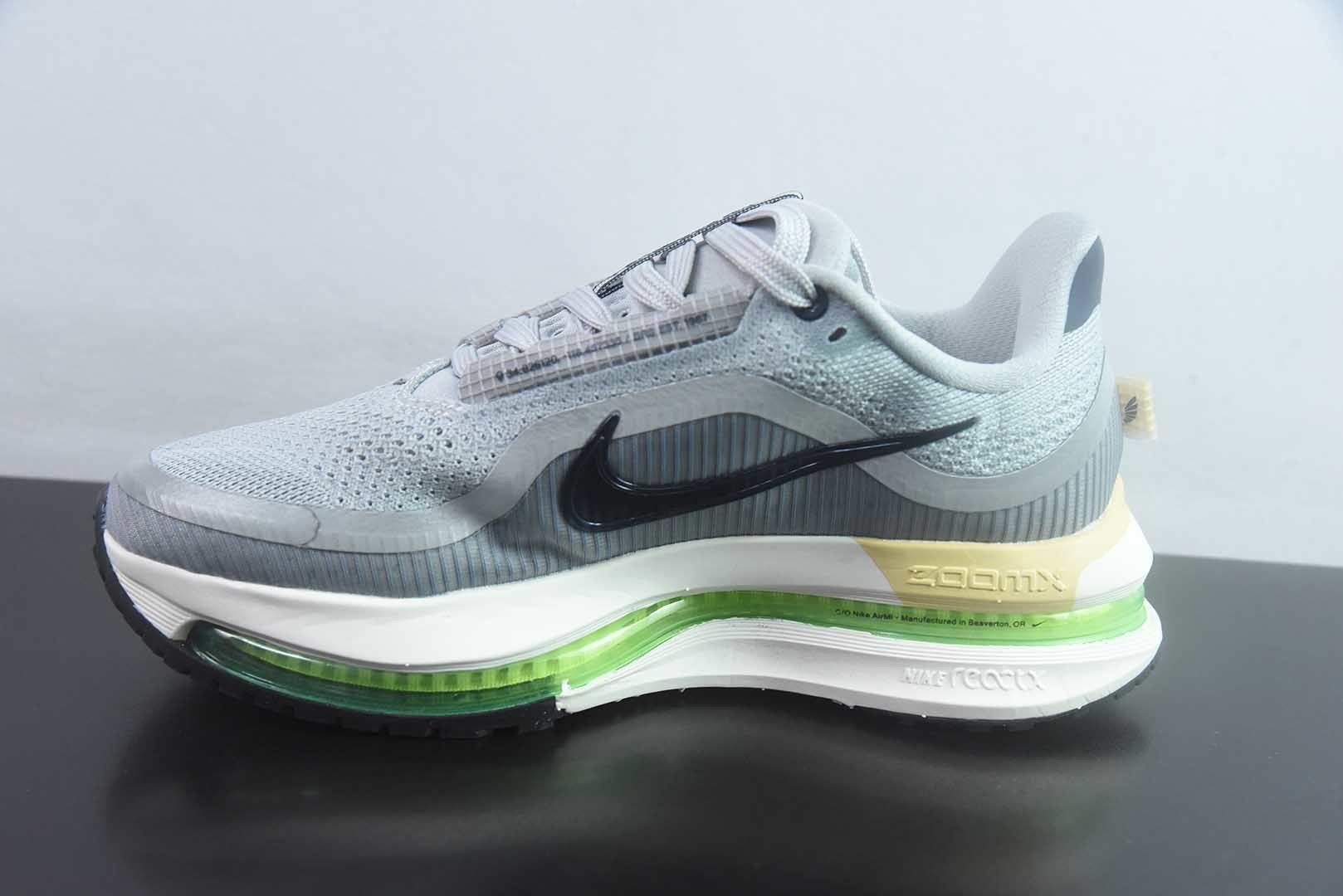 耐克 Nike Pegasus Premium 飞马全掌气垫跑步 紫色运动鞋 IR1815-012 气垫的究极进化 2025S 新王炸 • 在特有Air科技加持下, 带来全新Pegasus Premium。这款跑鞋在传承 飞马(Pegasus)系列标志性的缓震功能的同时,将首次搭载 的塑型可视化Air Zoom气垫单元。• 塑型Air Zoom气垫单元贴合脚部的自然轮廓,帮助跑者在从后跟到脚趾的过渡中能够有效传递 力量,带来一种前所未有的轻盈、顺畅回馈体验。中底采用ZoomX泡绵,后跟则使用ReactX泡绵,为跑者提供稳定流畅的推进感。• 塑型可视化Air Zoom气垫单元和精心配置的泡绵组合,让Pegasus Premium成为 飞马系列中颇具能量回馈的鞋款。• 全新Pegasus Premium不仅展示了 势头强劲的创新周期,证明了其特有的Air科技的强大实力,更体现了 倾听和服务运动员的能力。 纯原版本 货号:NDM19175337 实拍细节图