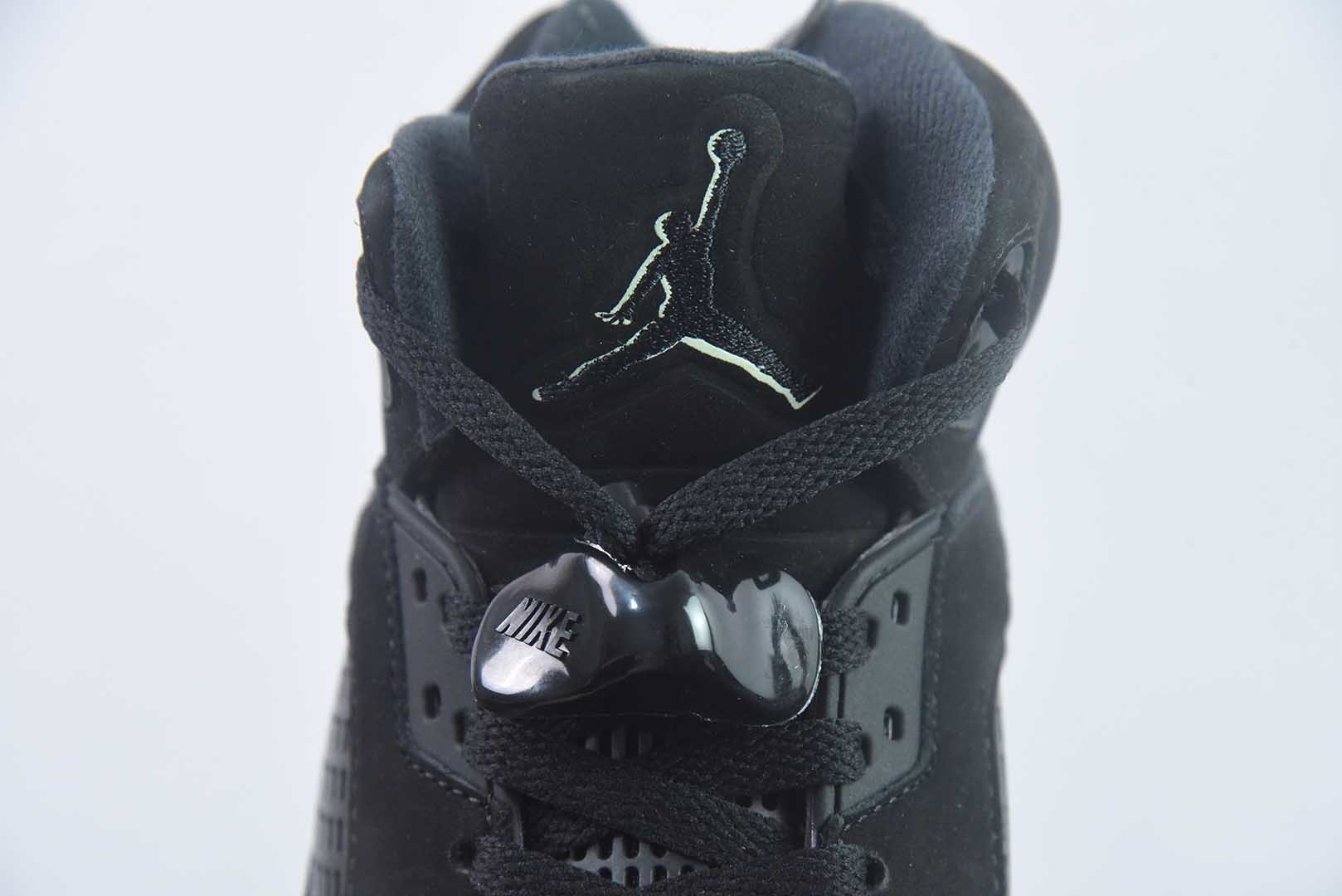 纯原 乔丹 Air Jordan 5 Retro AJ5 乔5 男子文化篮球鞋 万圣节 货号:HQ7978-001 原鞋原纸板开发 原厂材料 原档案数据精美电绣 纸板中底 钢印 等诸多细节均一一还原 实拍细节图