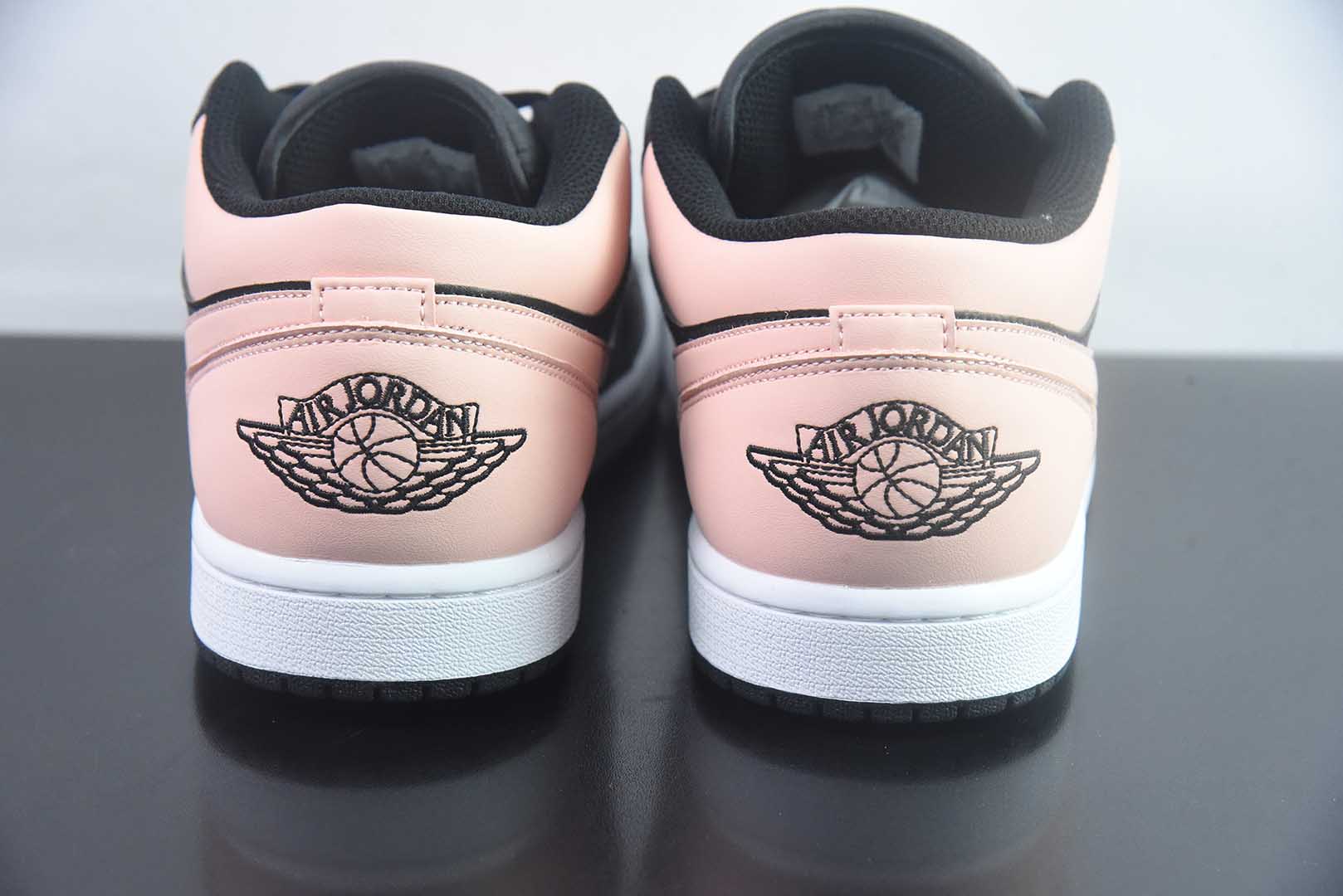 耐克 Nike Air Jordan 1 Low OG AJ1舒适贴合 防滑耐磨 低帮 复古 粉白篮球鞋 男女同款 黑 货号:货号:553558-034 纯原版本 货号:553558-034 Size 实拍细节图