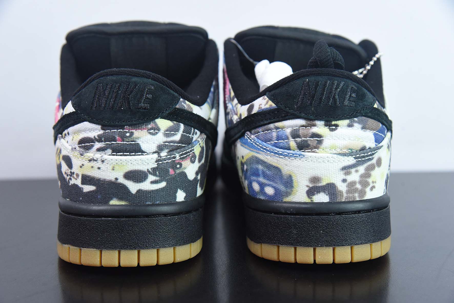 耐克 Nike SB Zoom Dunk Low 涂鸦 黑色低帮休闲板鞋 纯原版本 货号：FD8778-001 实拍细节图