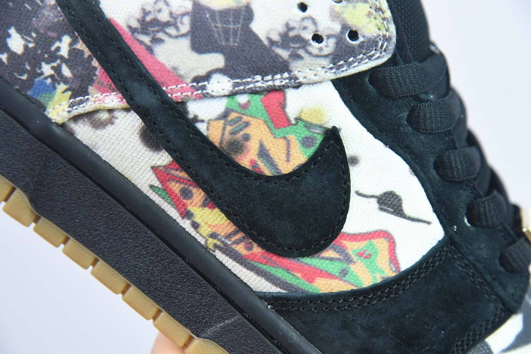耐克 Nike SB Zoom Dunk Low 涂鸦 黑色低帮休闲板鞋 纯原版本 货号：FD8778-001 实拍细节图