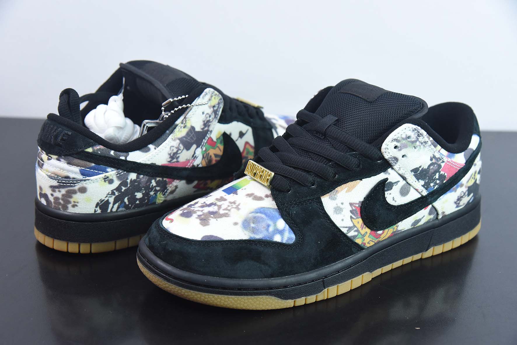 耐克 Nike SB Zoom Dunk Low 涂鸦 黑色低帮休闲板鞋 纯原版本 货号：FD8778-001 实拍细节图