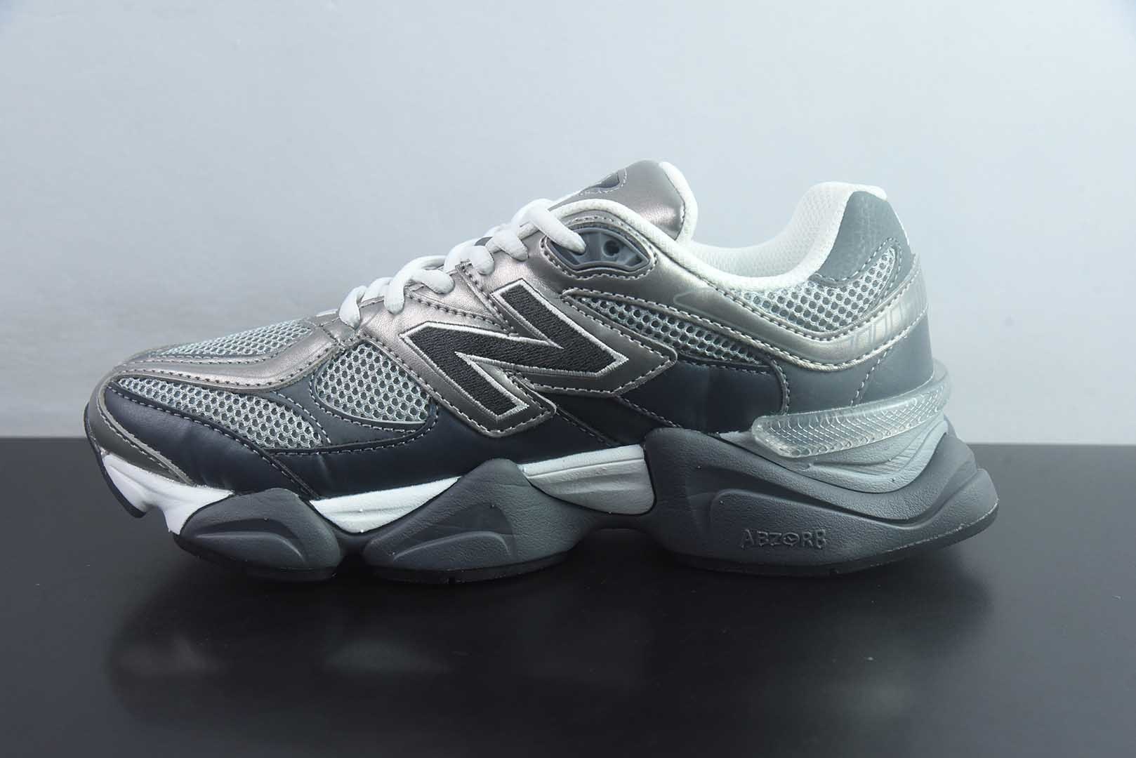 新百伦 New Balance NB9060 U906051K 全套原楦原纸板原厂数据开发 进口三明治网面 原装进口翻毛皮料正确绒感卡色 正确中底拉帮中底网布细节 原厂标裁 带 光防伪 定制后跟透明水晶模块 冲裁组合 大底贴合程度胶水上色把控完美 整洁度挑战全网艺术家 多道序QC把关品质完善 匠心打造 耗时两个月开发完成 工艺极其复杂难度可想而知 新开独立私模大底 全网唯一正确六层组合大底 高端零售专供产物 灰 纯原版本 货号:TBT57282833 实拍细节图