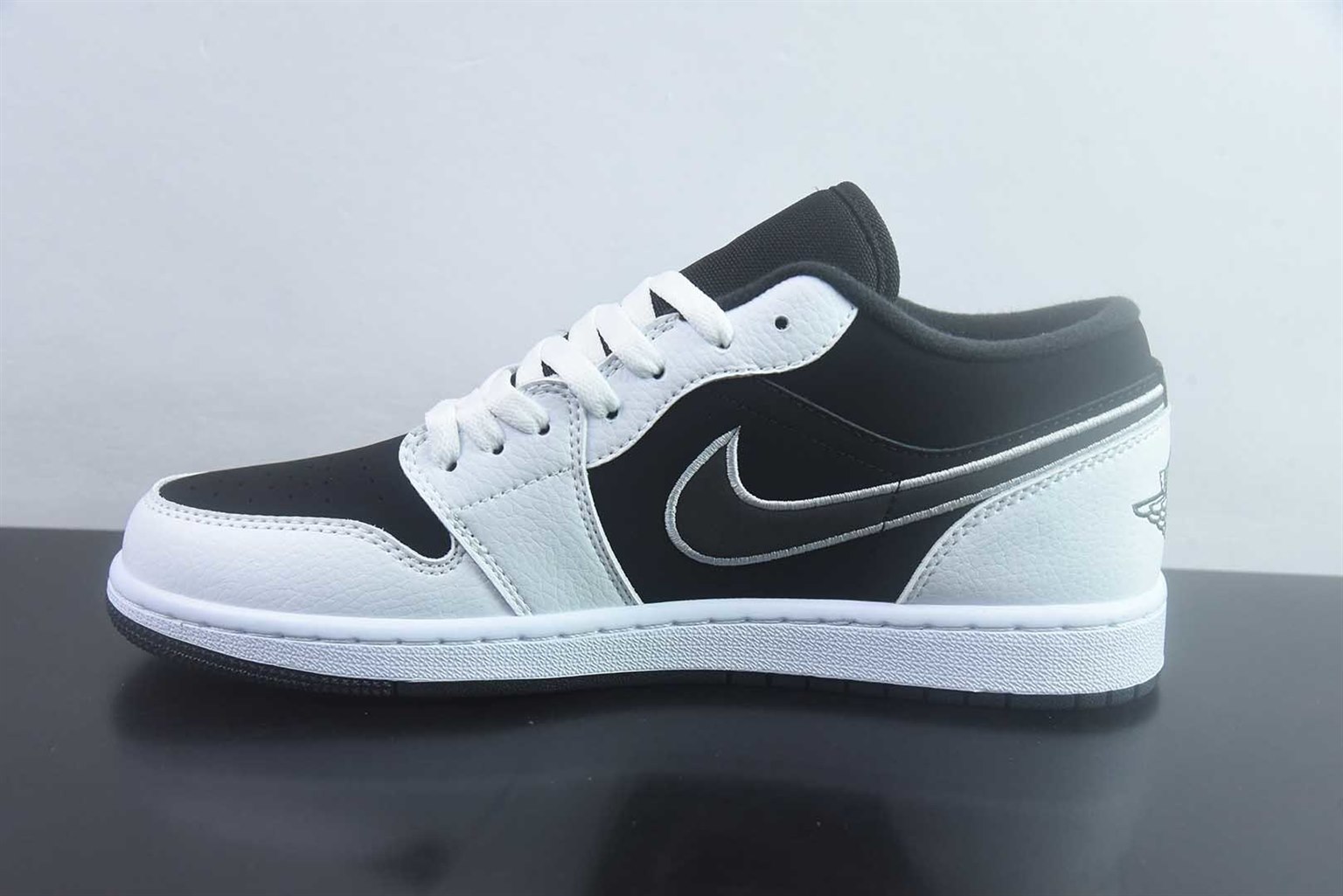 乔丹 Air Jordan AJ1 Low 低帮 黑白 纯原版本 货号:IX6983-001 实拍细节图