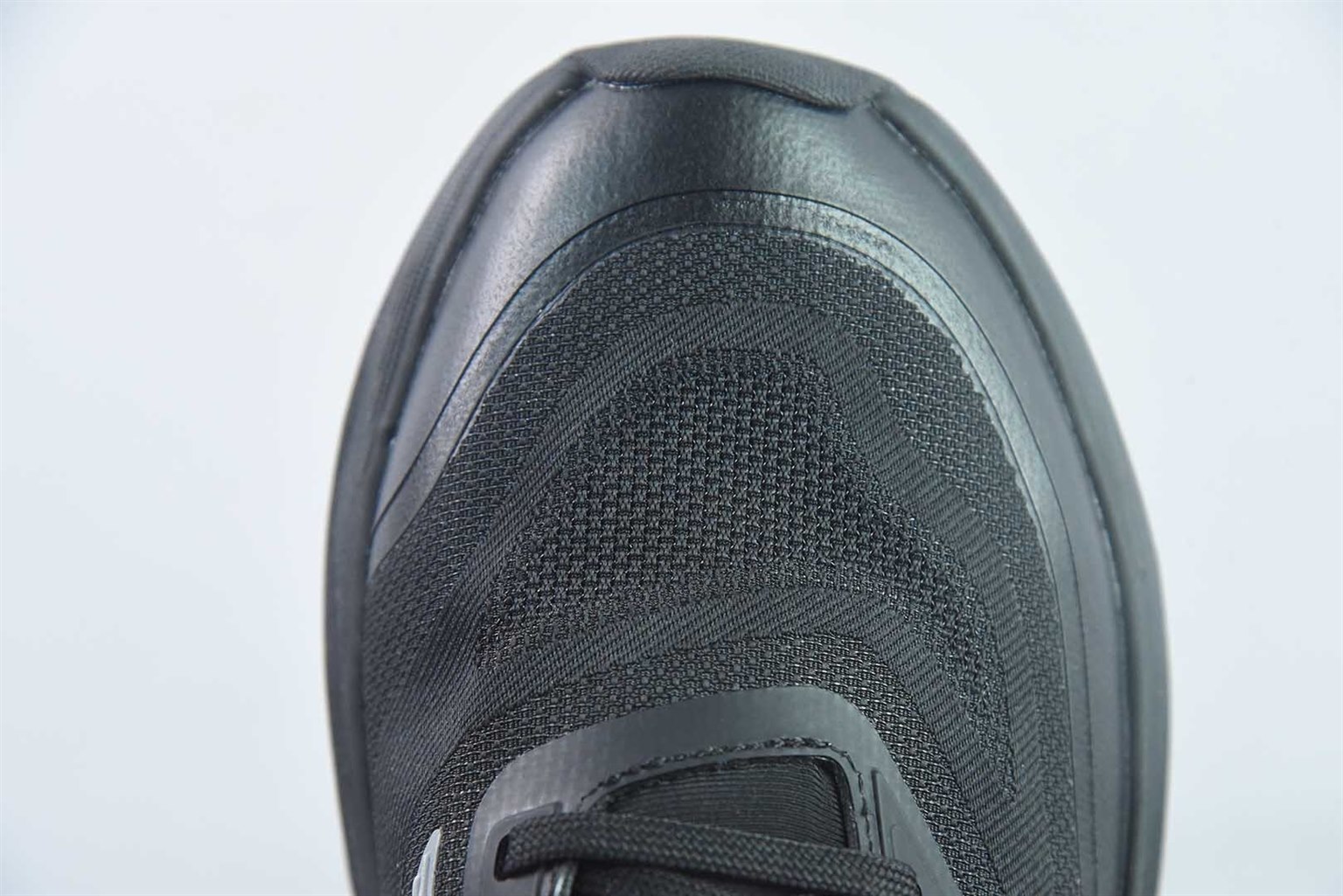 可隆 KOLON SPORT / SPORT KRUST 抓地 V 底巴斯夫轻盈 户外 徒步 越野 黑色跑鞋 / 纯原版本 货号：LUFH5AN001 实拍细节图