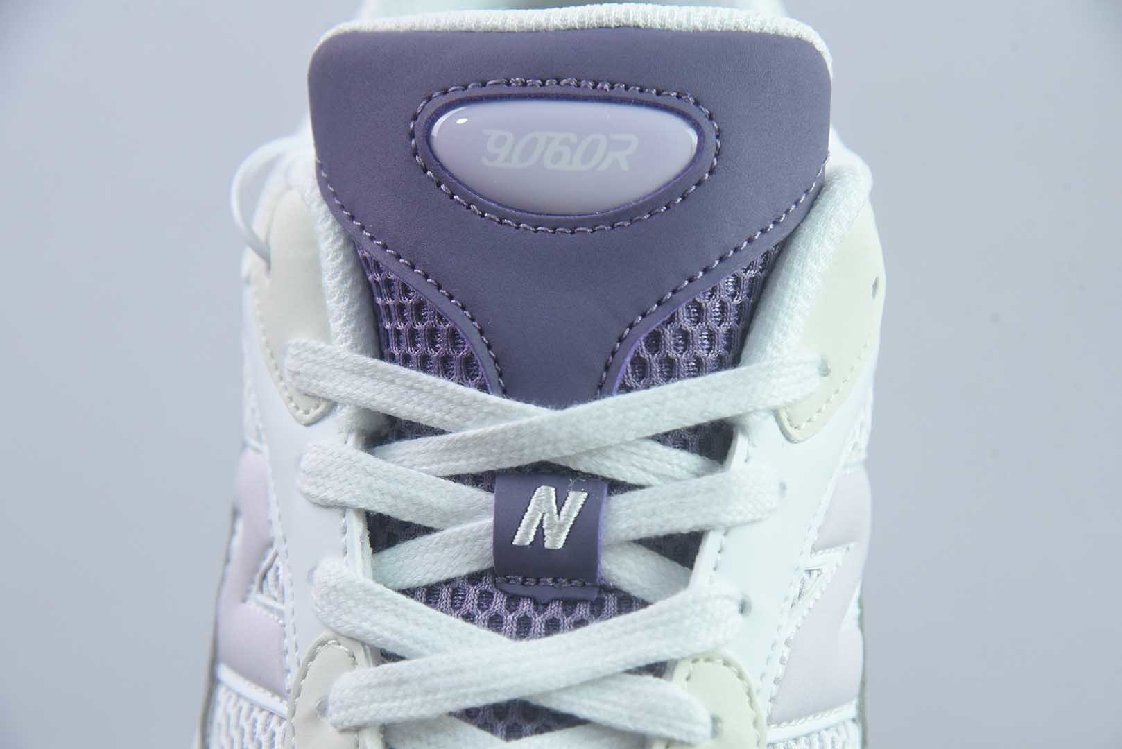 新百伦 New Balance NB9060 U906049S 全套原楦原纸板原厂数据开发 进口三明治网面 原装进口翻毛皮料正确绒感卡色 正确中底拉帮中底网布细节 原厂标裁 带 光防伪 定制后跟透明水晶模块 冲裁组合 大底贴合程度胶水上色把控完美 整洁度挑战全网艺术家 多道序QC把关品质完善 匠心打造 耗时两个月开发完成 工艺极其复杂难度可想而知 新开独立私模大底 全网唯一正确六层组合大底 高端零售专供产物 白 纯原版本 货号:TBT57282833 实拍细节图