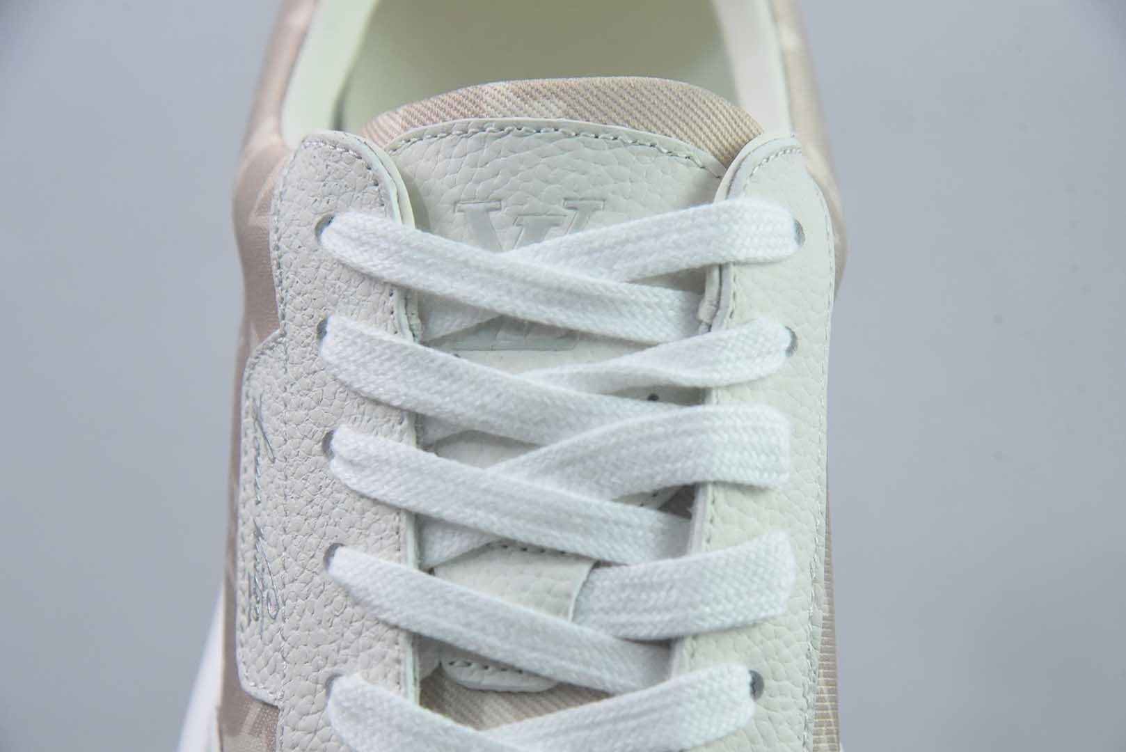 路易威登 LOUIS VUITTON / 驴牌 New Arrival 系列 休闲小 鞋 白 纯原版本 货号:LYR67230757 实拍细节图