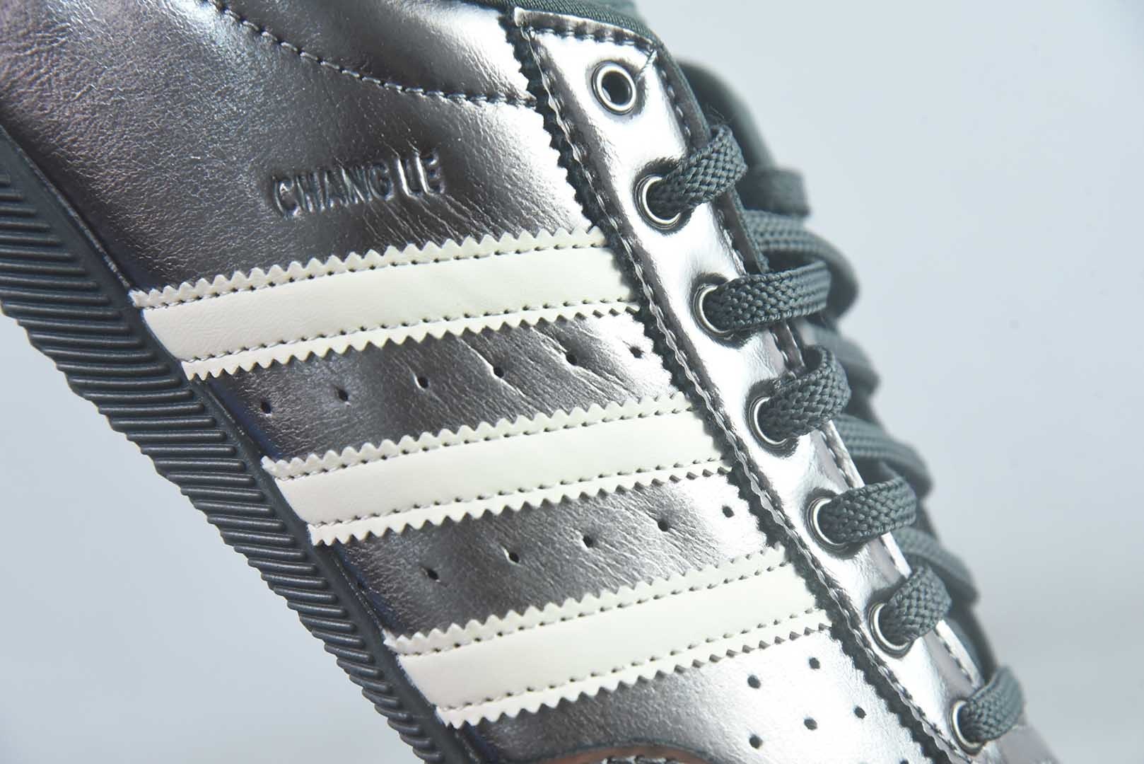 阿迪达斯 Adidas originals CHANGLE T头鞋 经典 灰休闲低帮德训鞋 女款 亮金属铁 纯原版本 货号：LA1366 实拍细节图