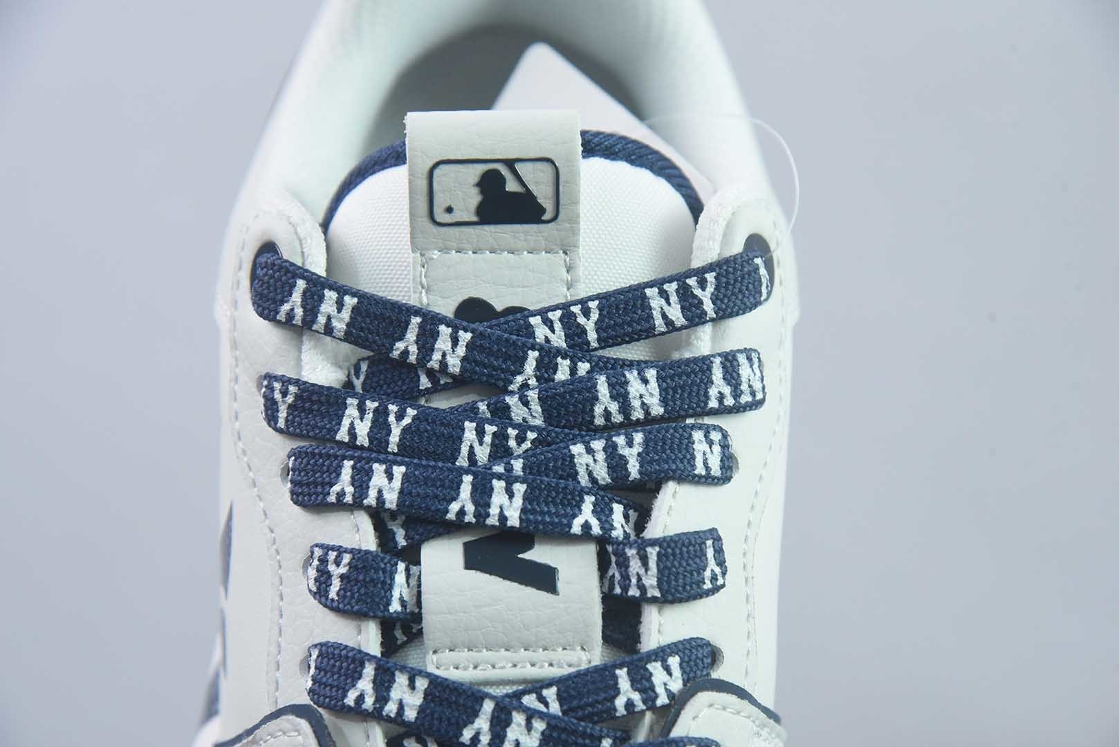 MLB Chunky Liner 学长鞋系列低帮 老爹风轻量增高厚底百搭休闲运动 蓝色慢跑鞋 2024ss学院穿搭爆款 Korea韩国限定联名NY美国榄球纽约洋基队 独家一比一RB+MD组合大底 高频后跟小人Logo精准对位立体饱满 正确网布加超迁鞋面 转印中底走线紧密 转印Logo工艺表层防刮不掉色 纯原版本 货号:3ASXM046N 实拍细节图