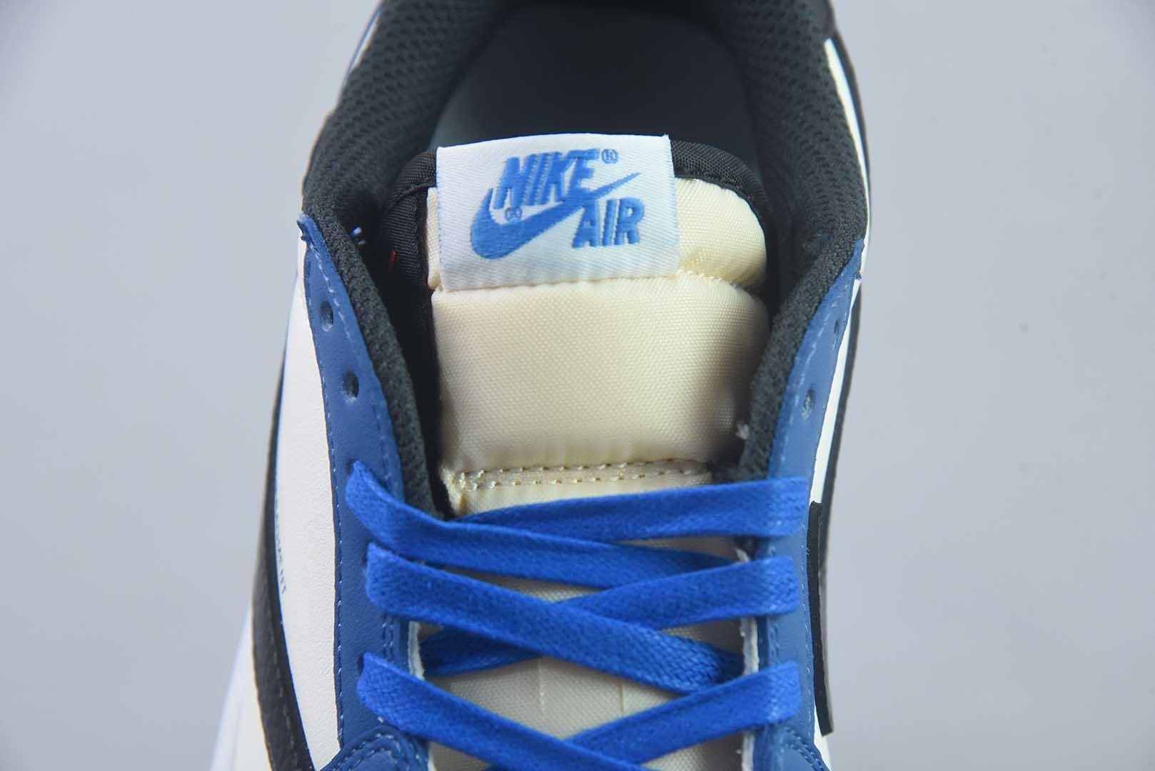 乔丹 Air Jordan × Travis Scott 1 Low OG 倒钩 141 蓝白 纯原版本 货号：DM7866 实拍细节图