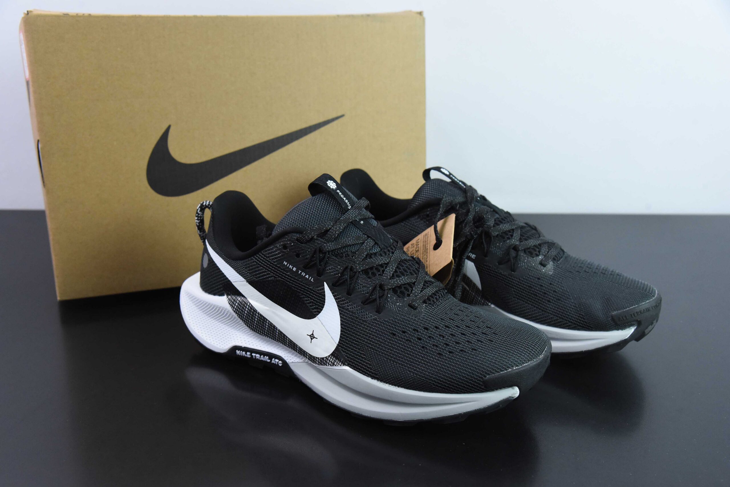 耐克 Nike Reactx Pegasus Trail 5 飞马越野5代系列低帮户外轻量休闲运动越野 黑白慢跑鞋 纯原版本 货号:DV3864-001 主图