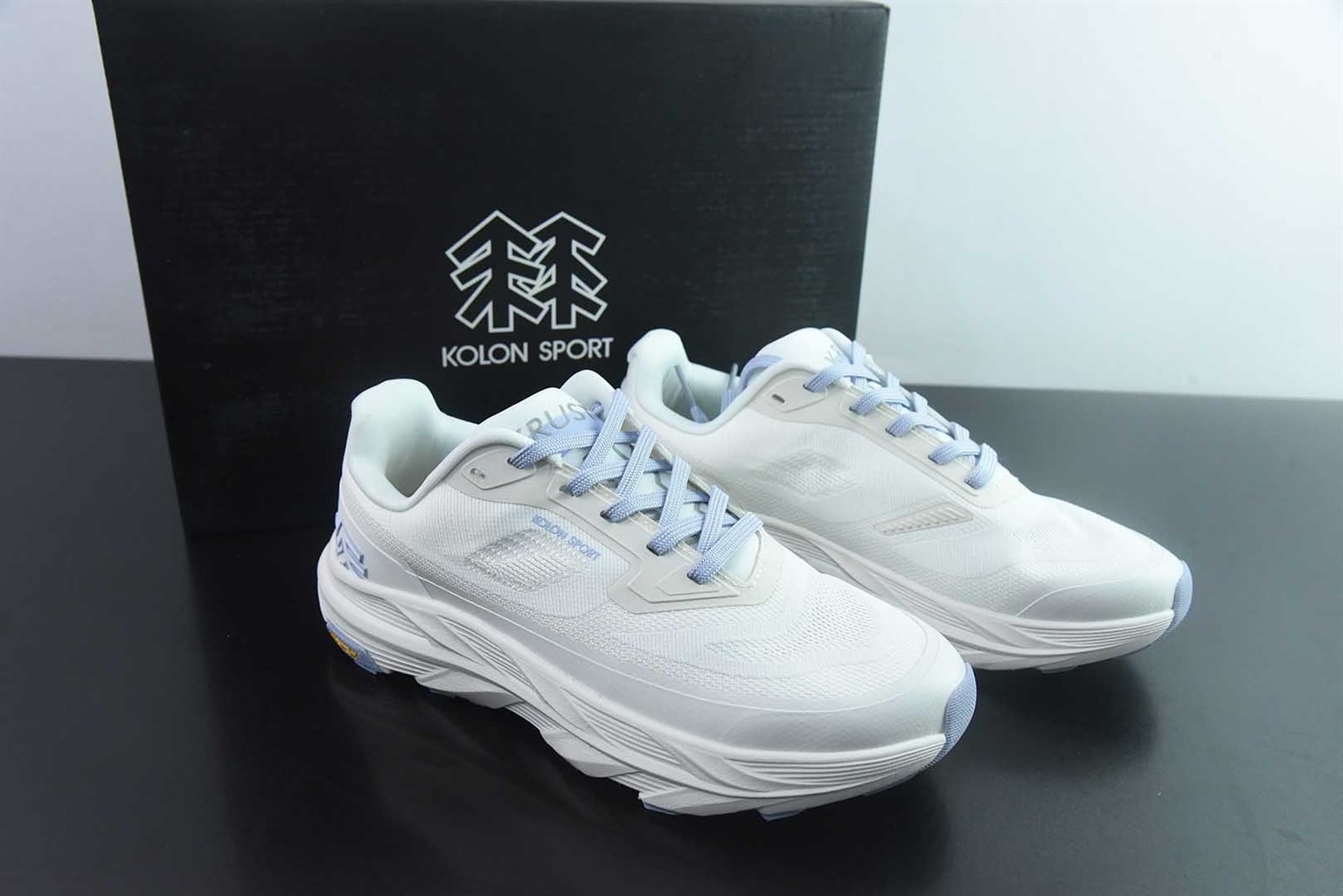 可隆 KOLON SPORT / SPORT KRUST 抓地 V 底巴斯夫轻盈 户外 徒步 越野 白色跑鞋 / 纯原版本 货号：LUFH5AN001 主图