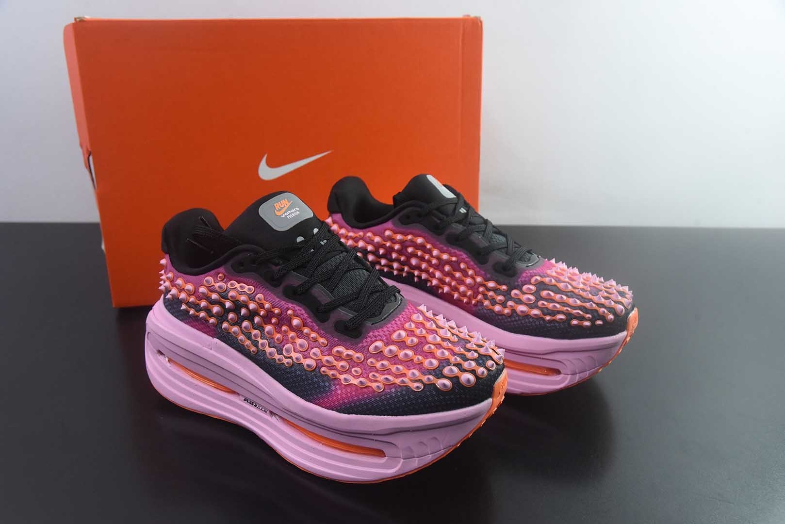 耐克 Nike VOMERO PREMIUM 舒适减震防滑 低帮 黑色跑步鞋 003 纯原版本 货号：IR2168 主图