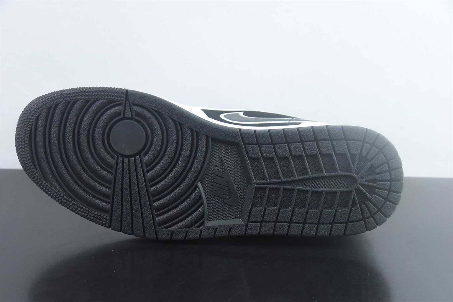 乔丹 Air Jordan AJ1 Low 低帮 黑白 纯原版本 货号:IX6983-001 实拍细节图